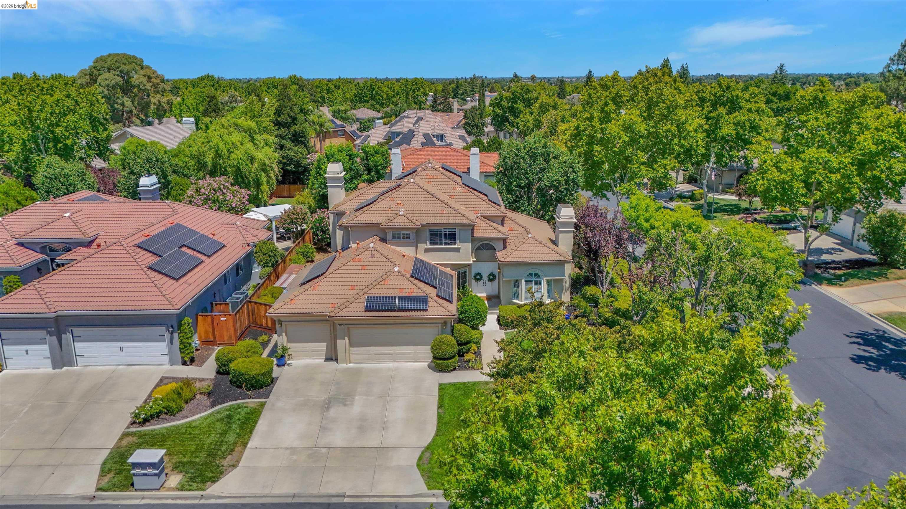 805 Devonshire Loop