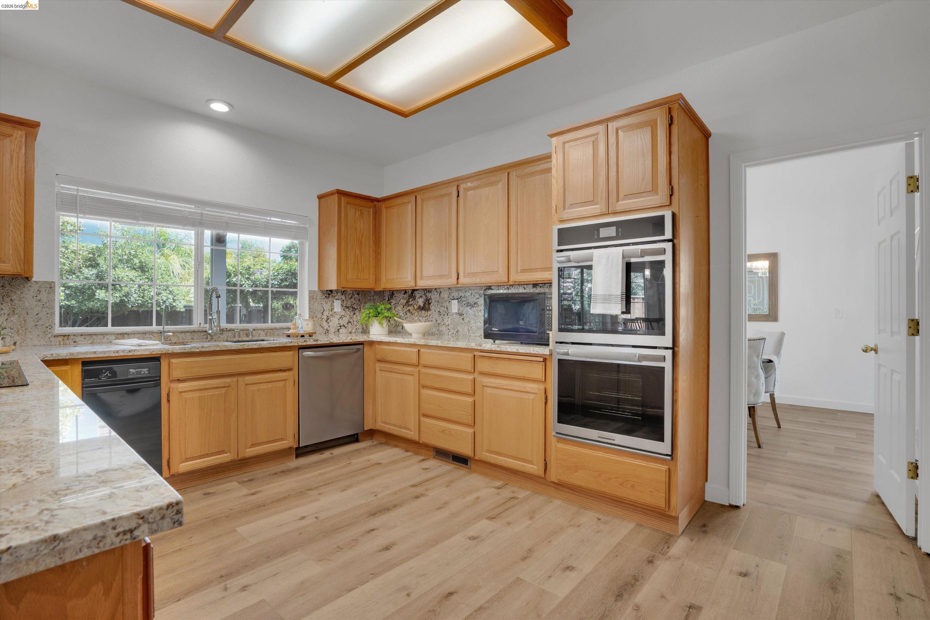 805 Devonshire Loop