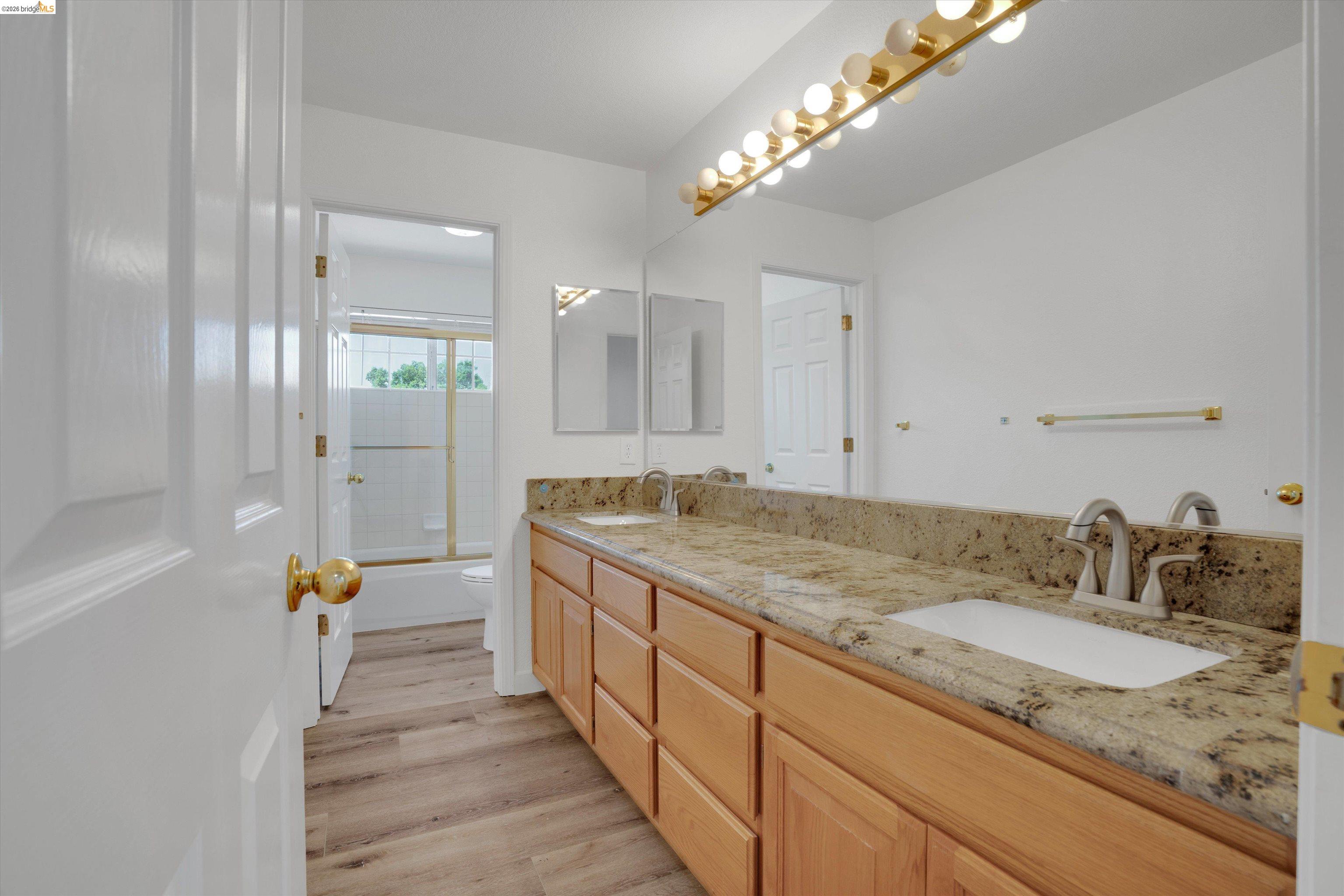 805 Devonshire Loop