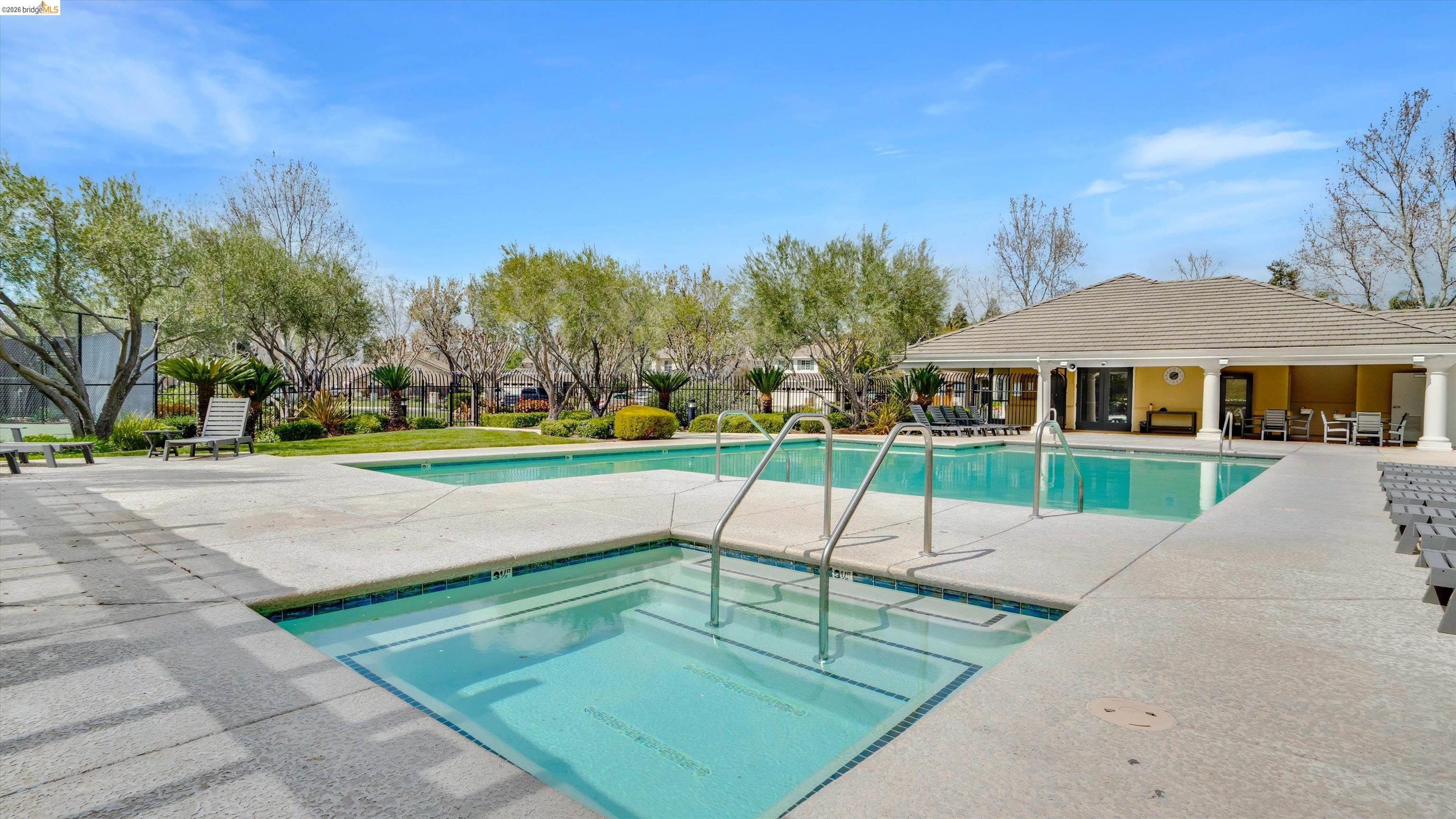 805 Devonshire Loop