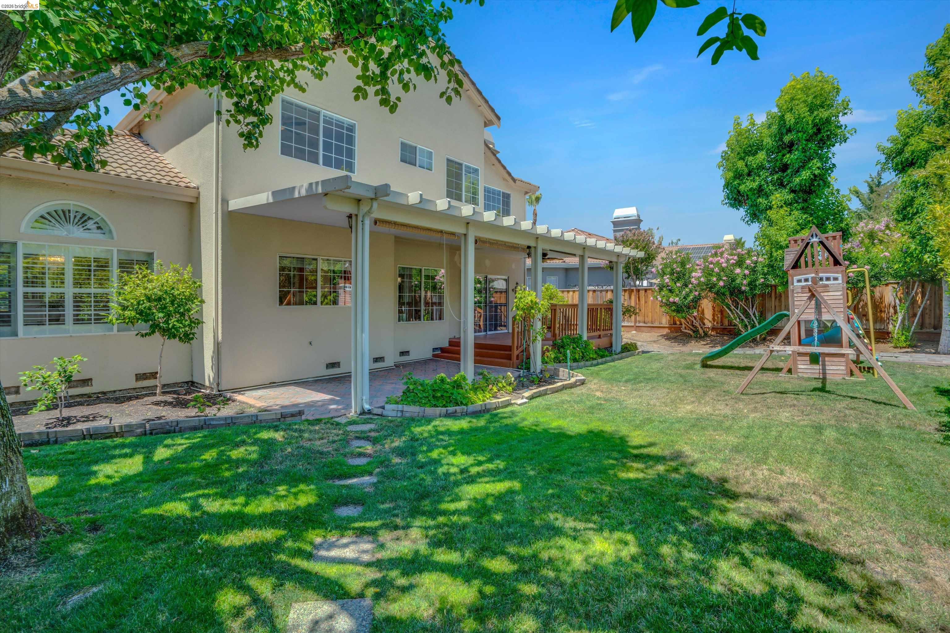 805 Devonshire Loop