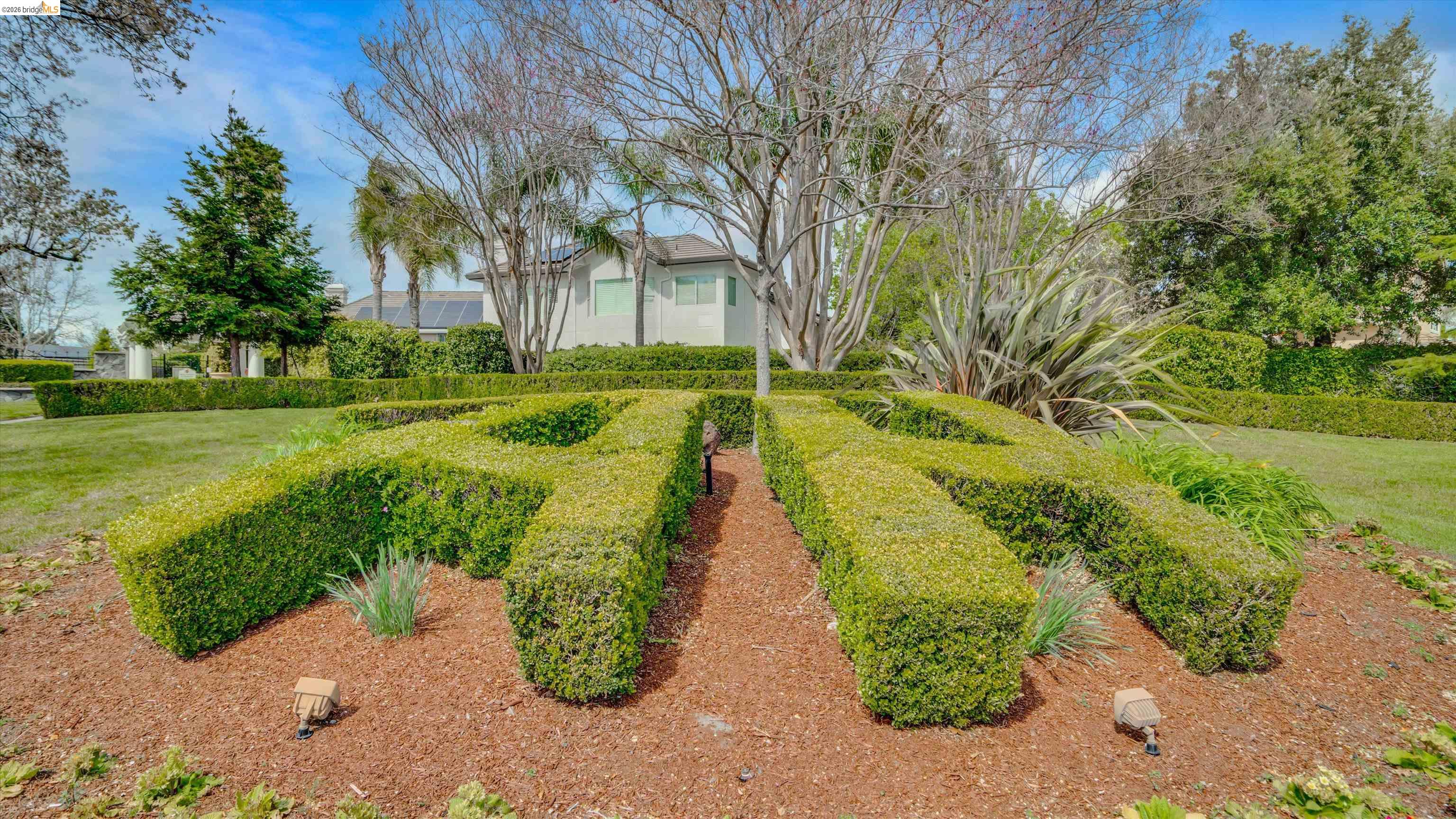 805 Devonshire Loop