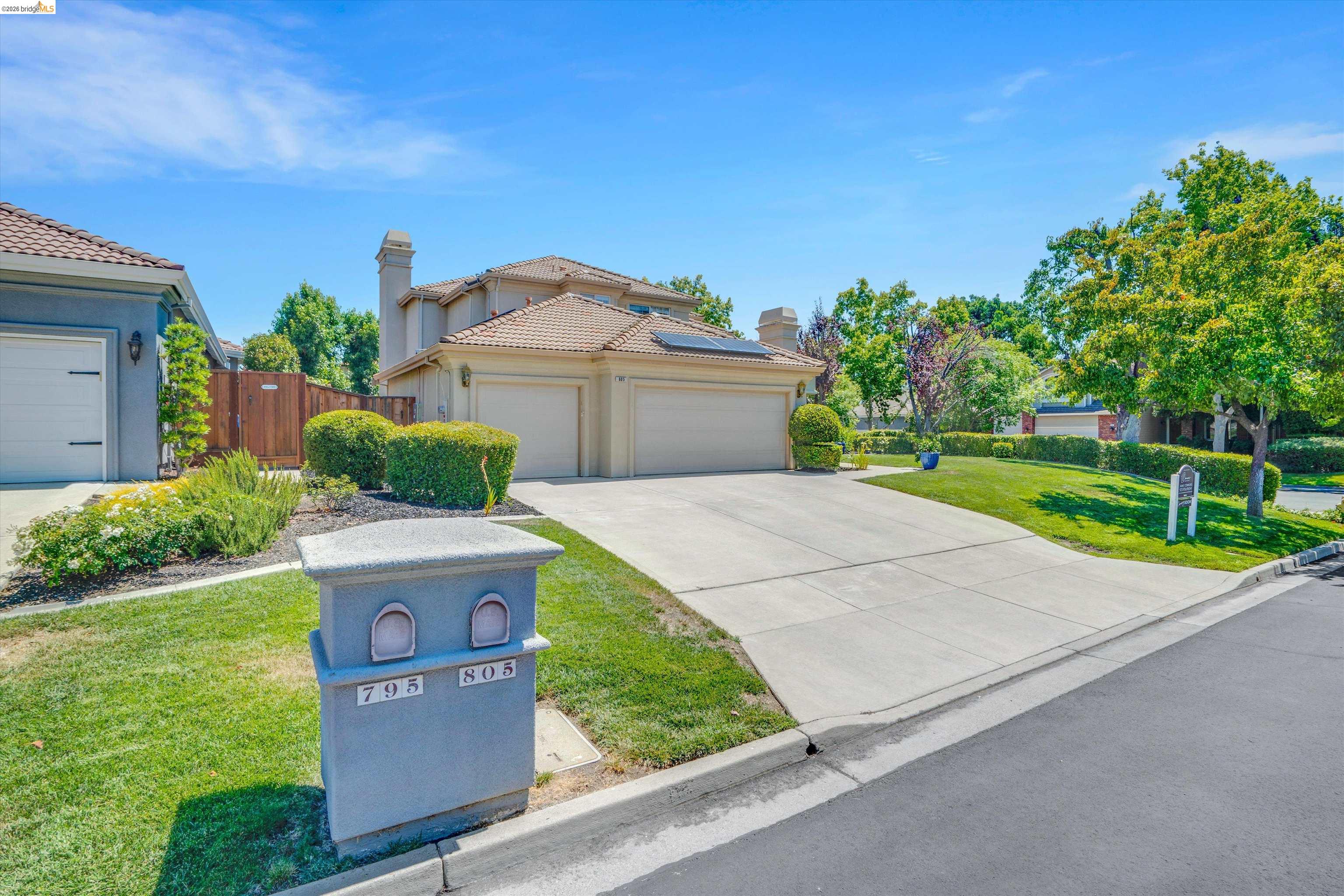 805 Devonshire Loop