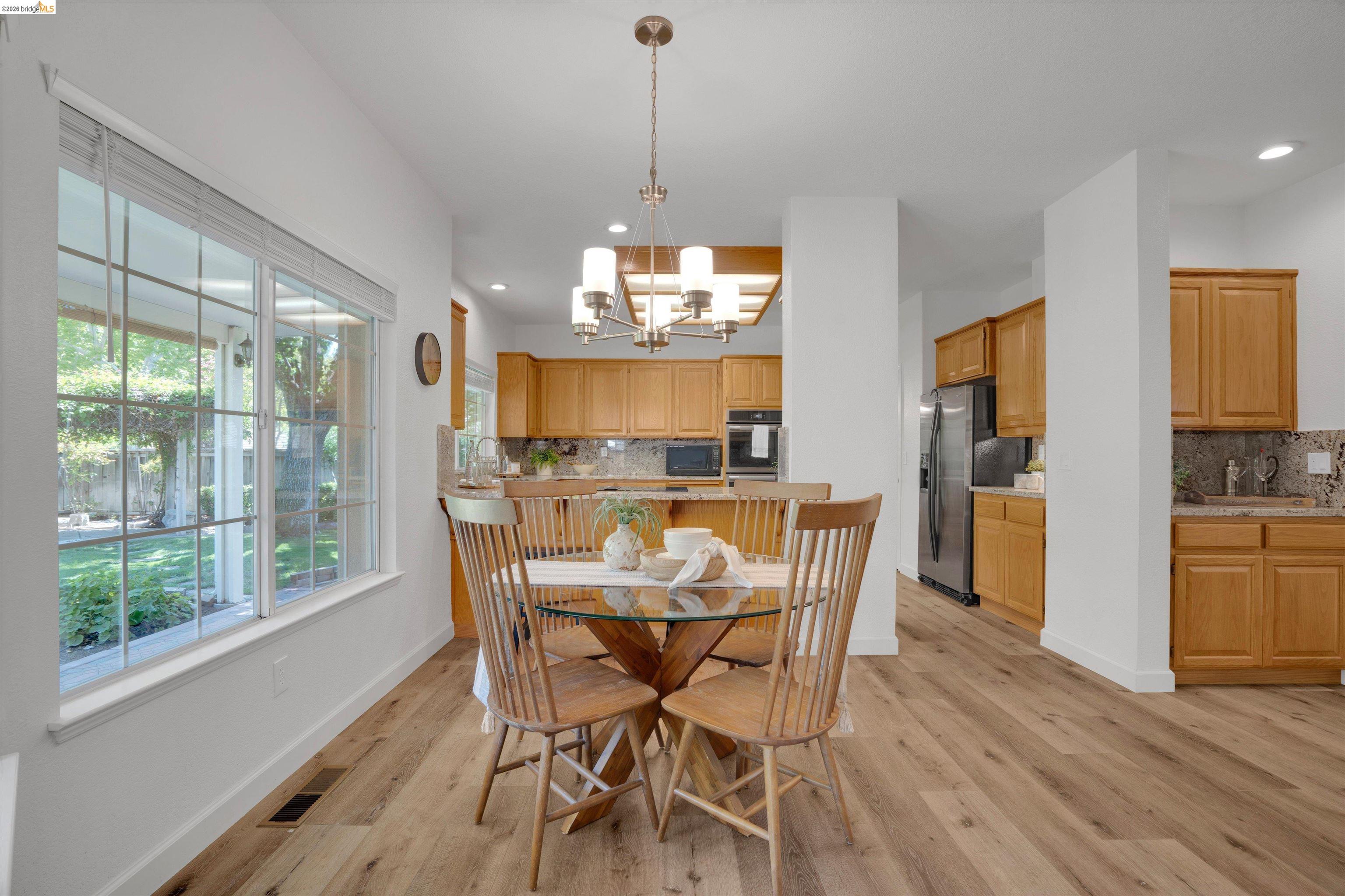 805 Devonshire Loop