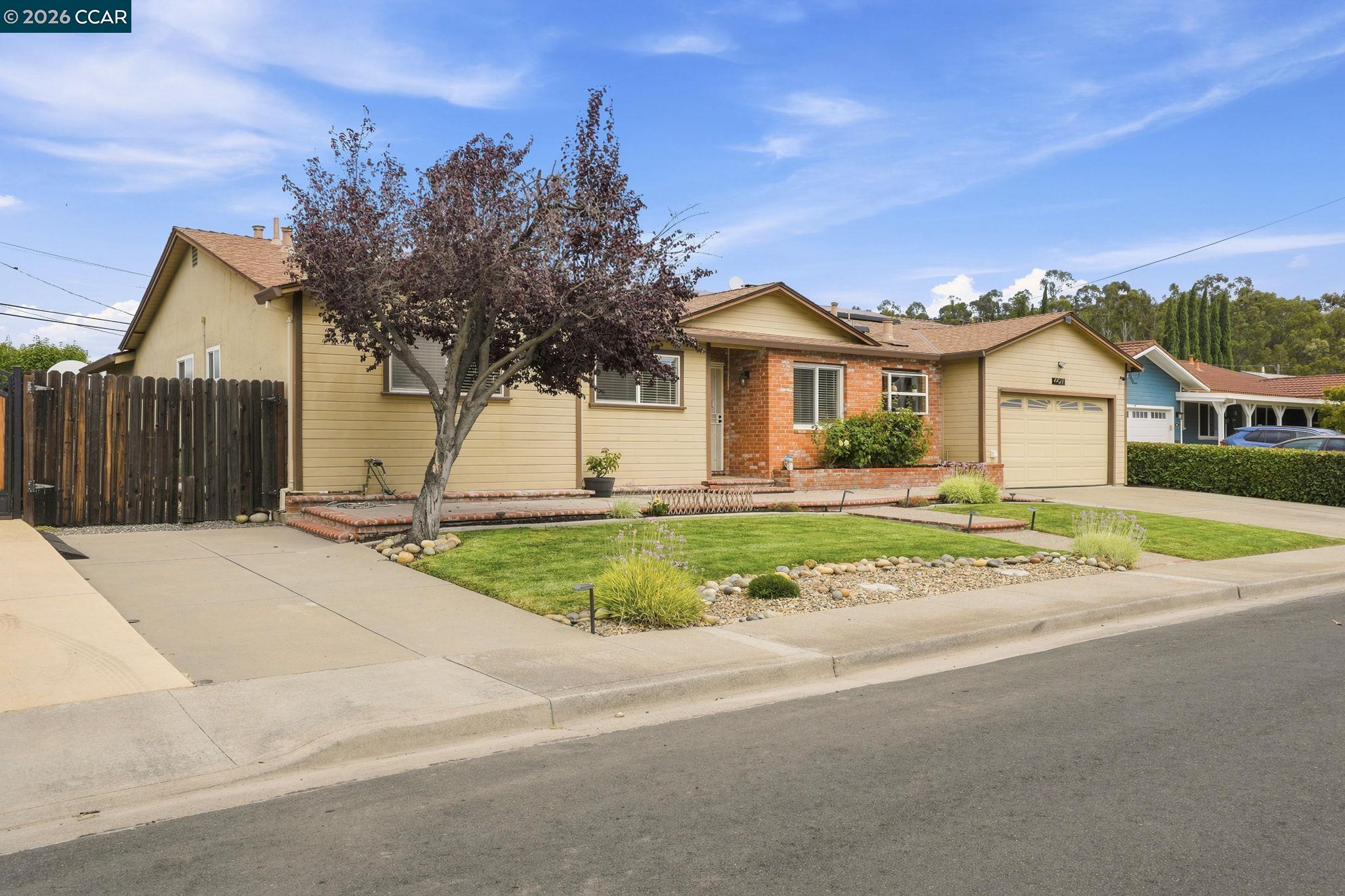 4427 Crestwood Cir