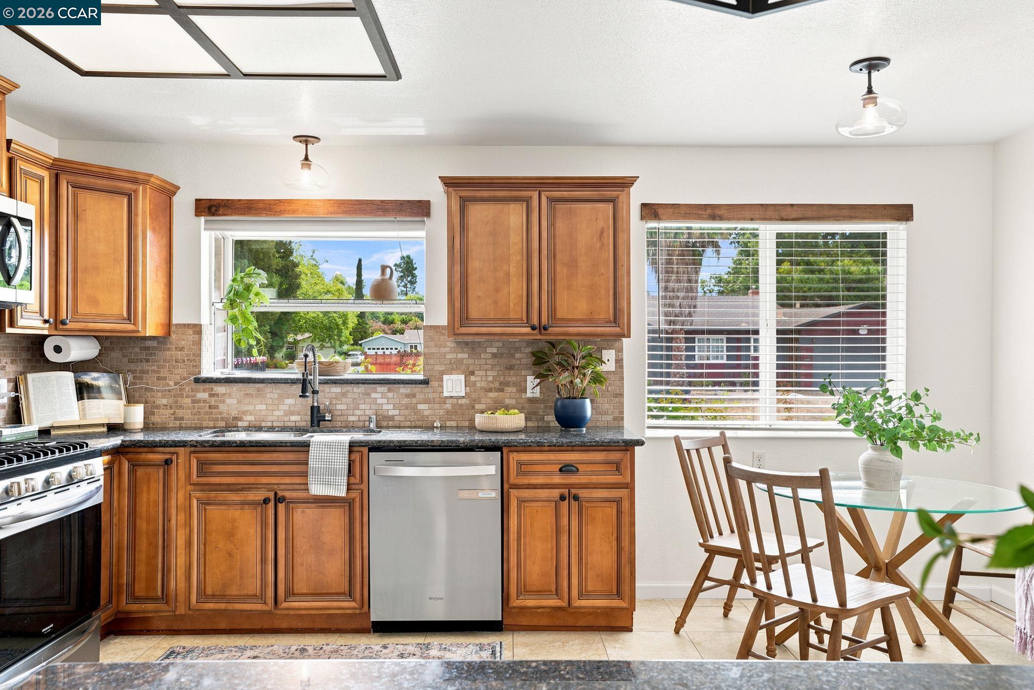 4427 Crestwood Cir