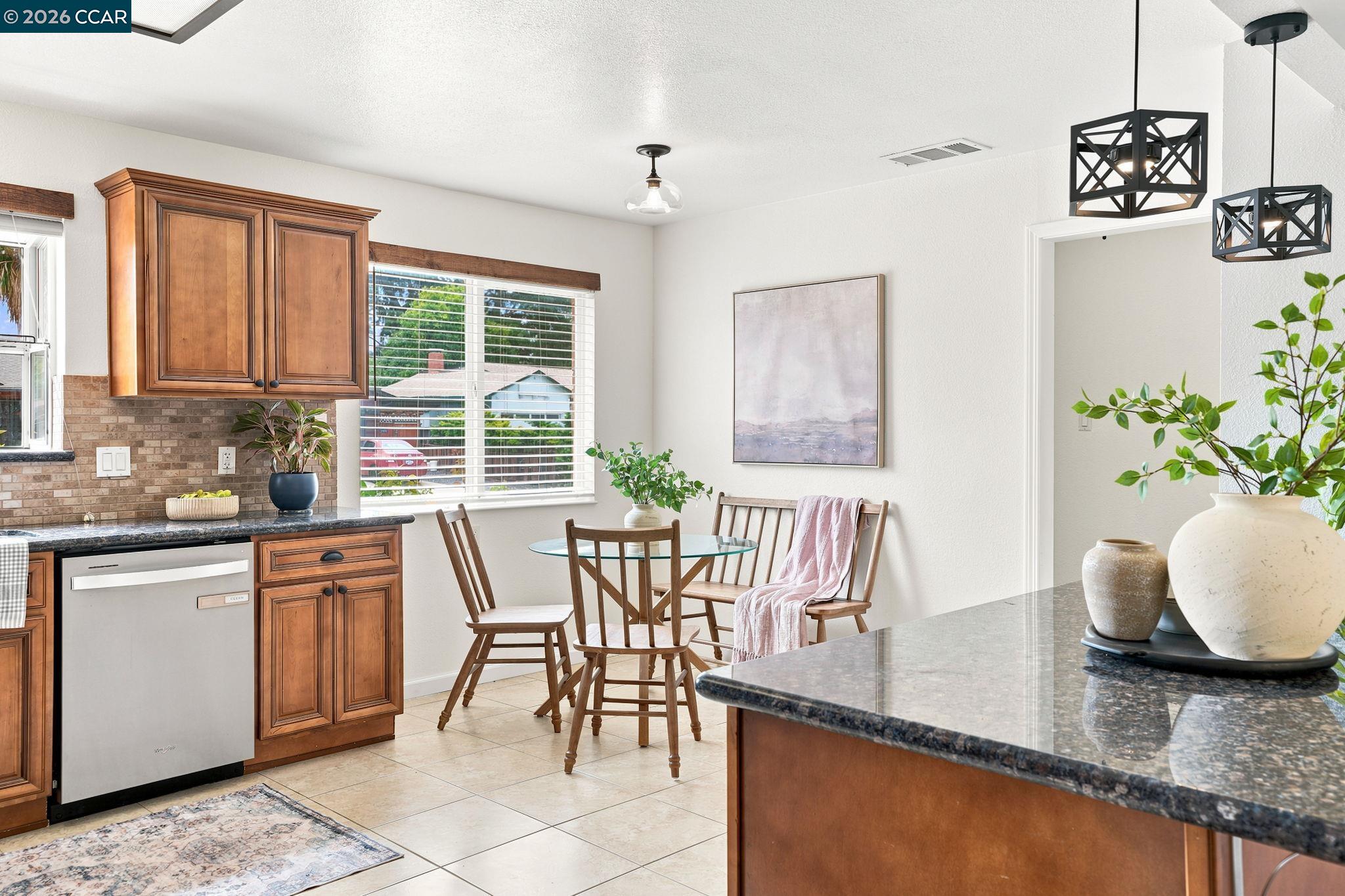 4427 Crestwood Cir