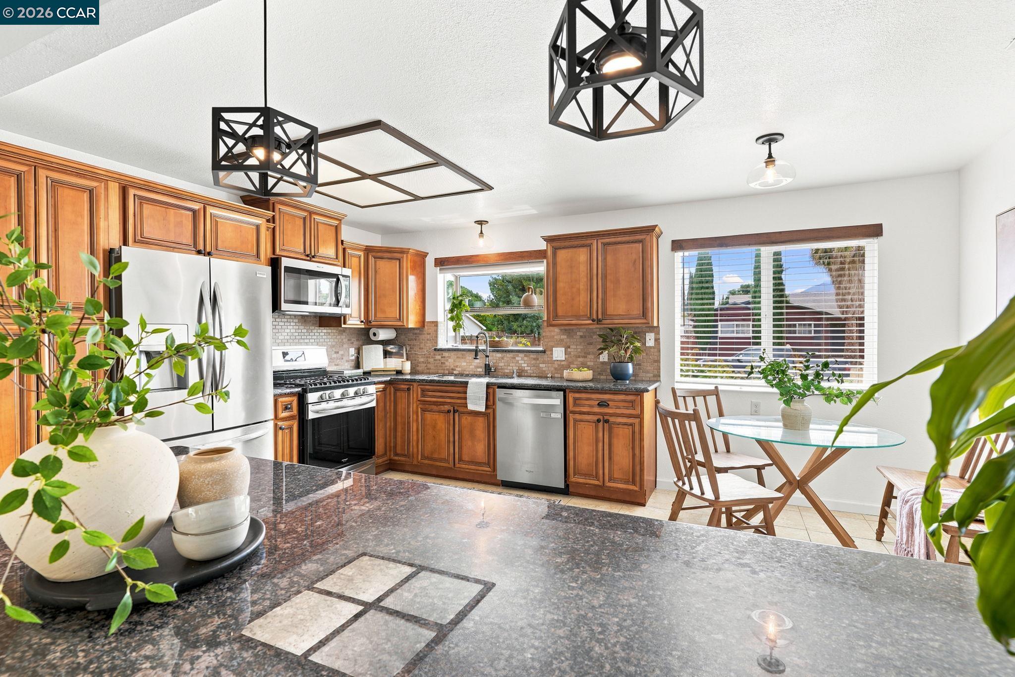 4427 Crestwood Cir