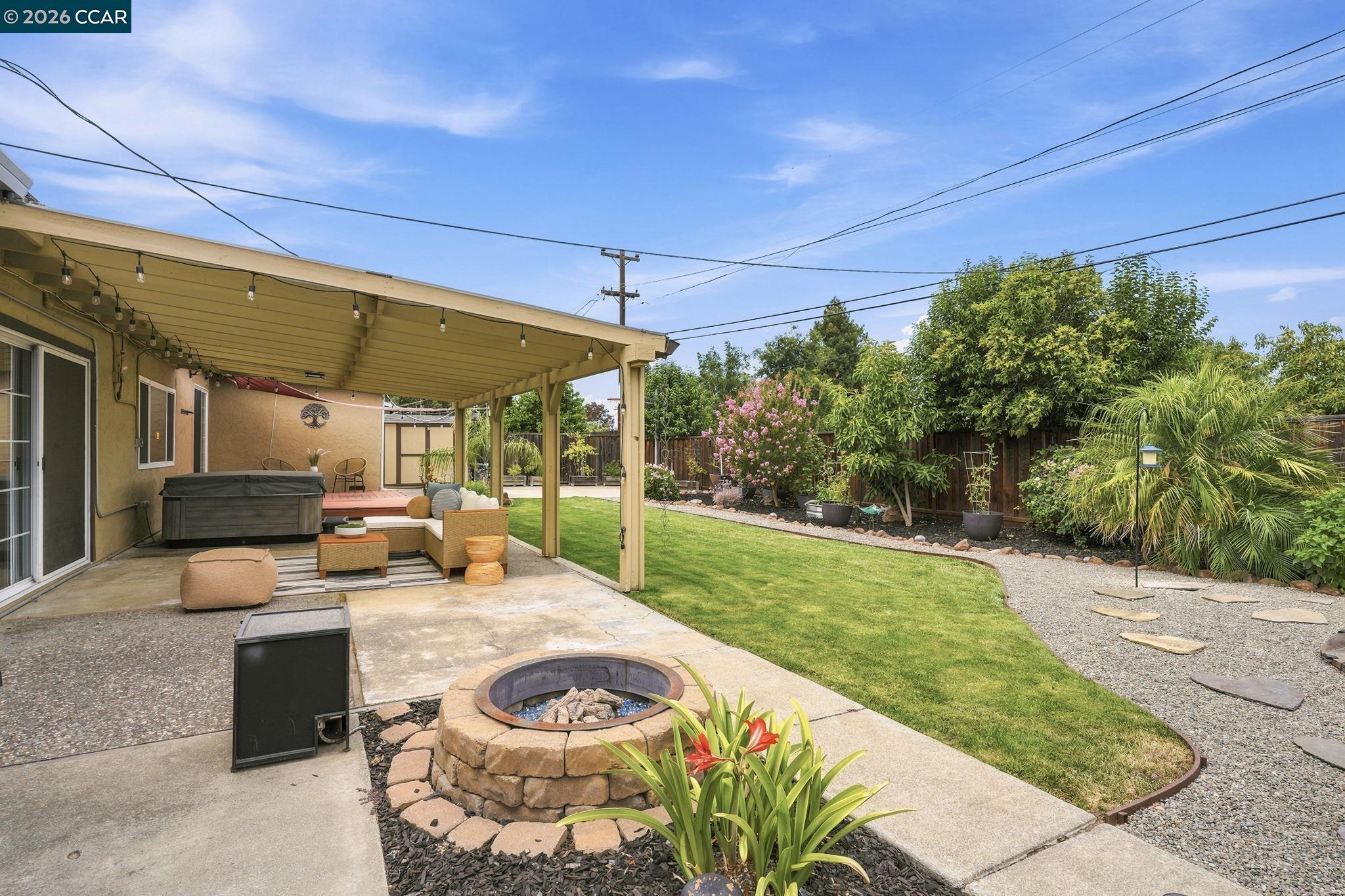 4427 Crestwood Cir