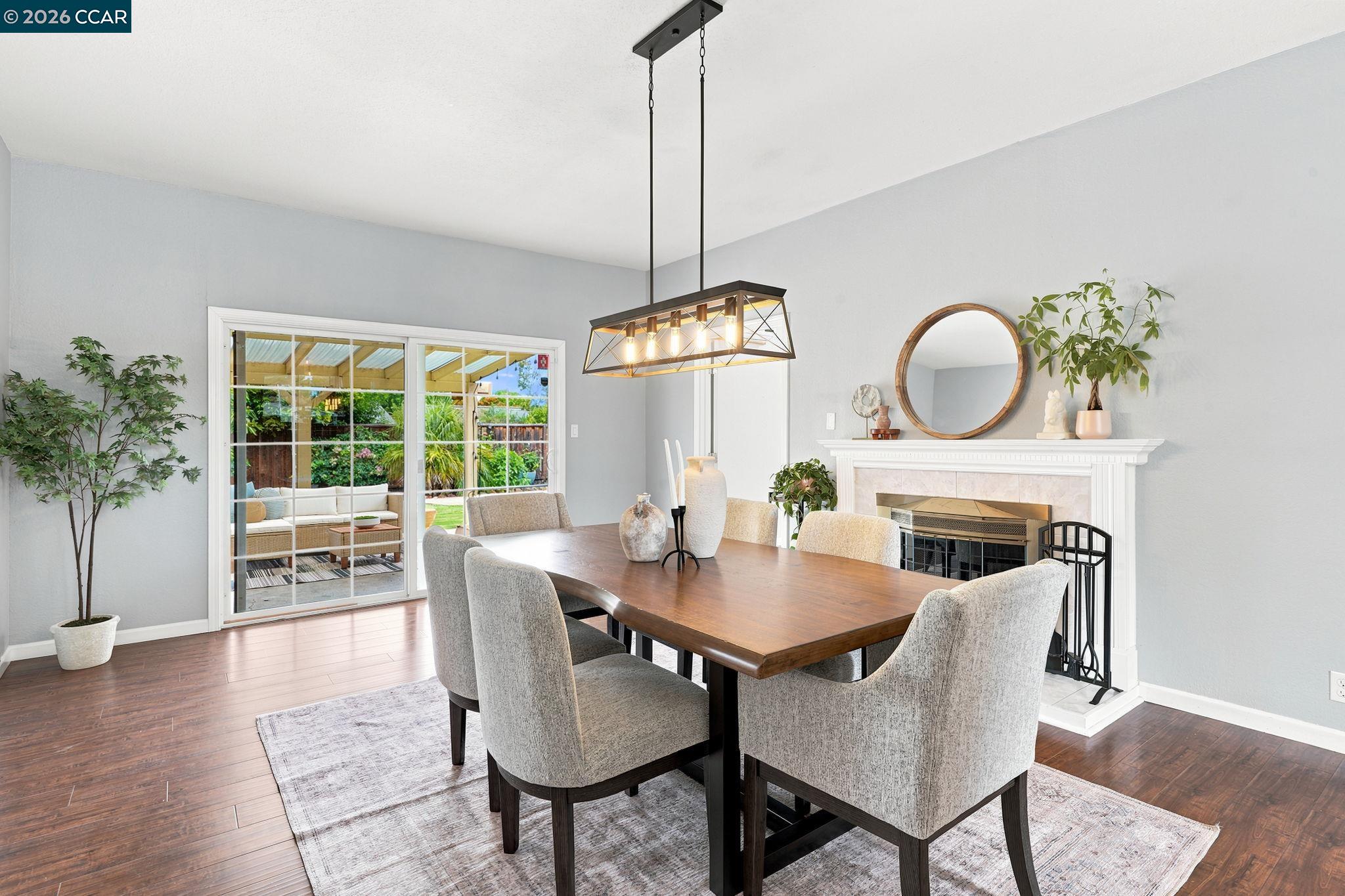 4427 Crestwood Cir