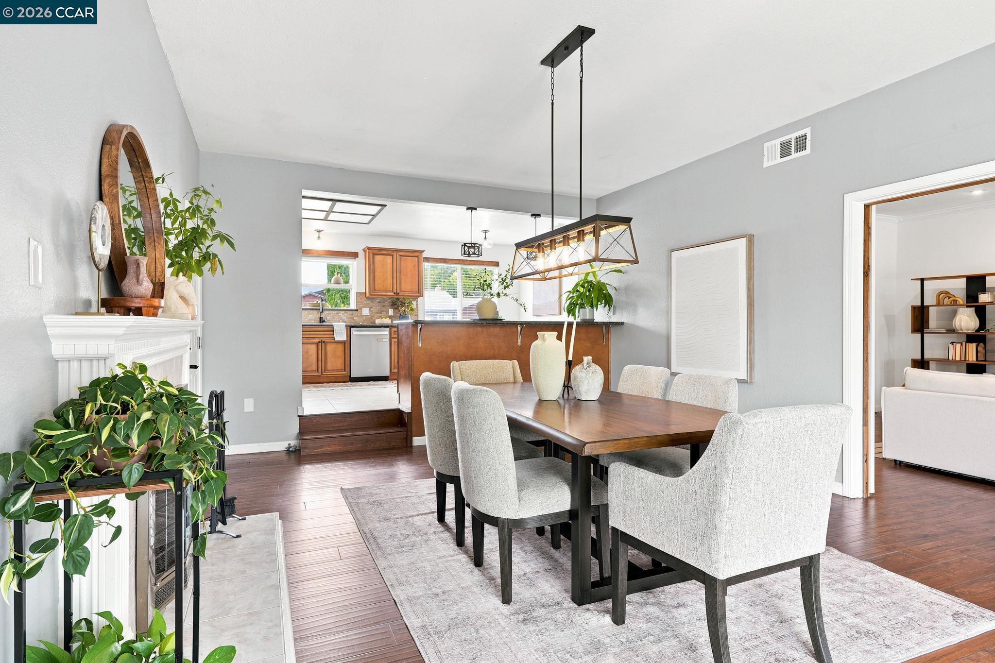4427 Crestwood Cir