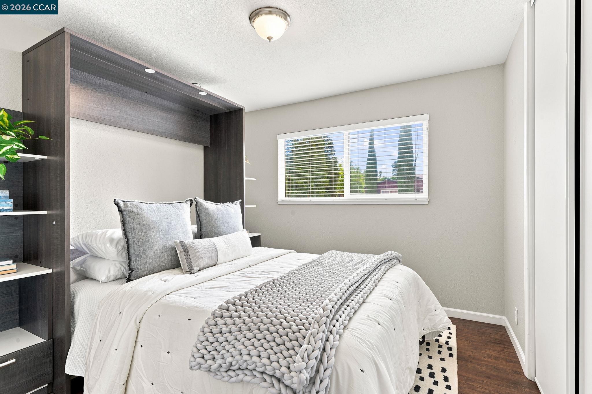 4427 Crestwood Cir