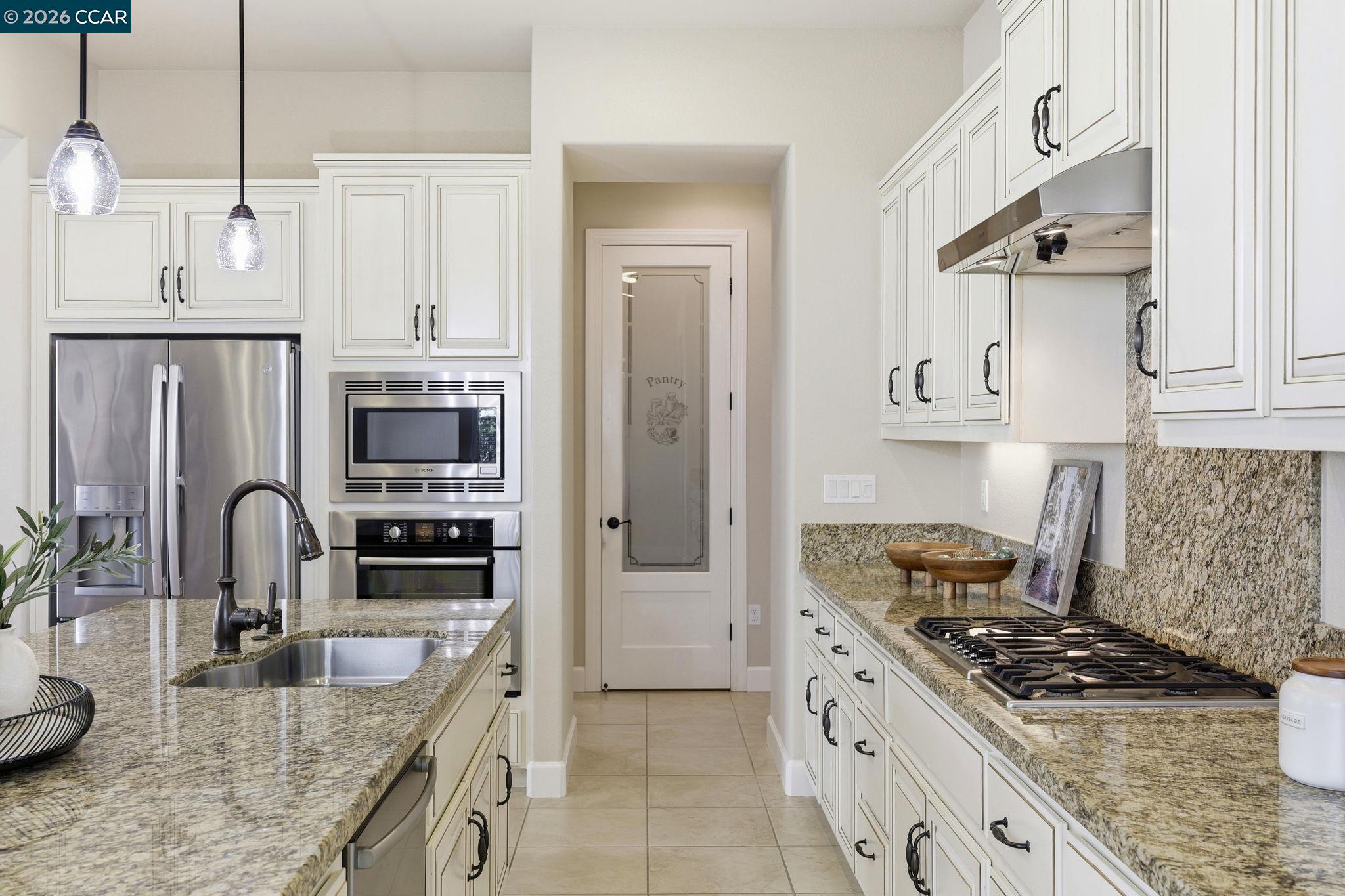 4658 Valley Vista Dr