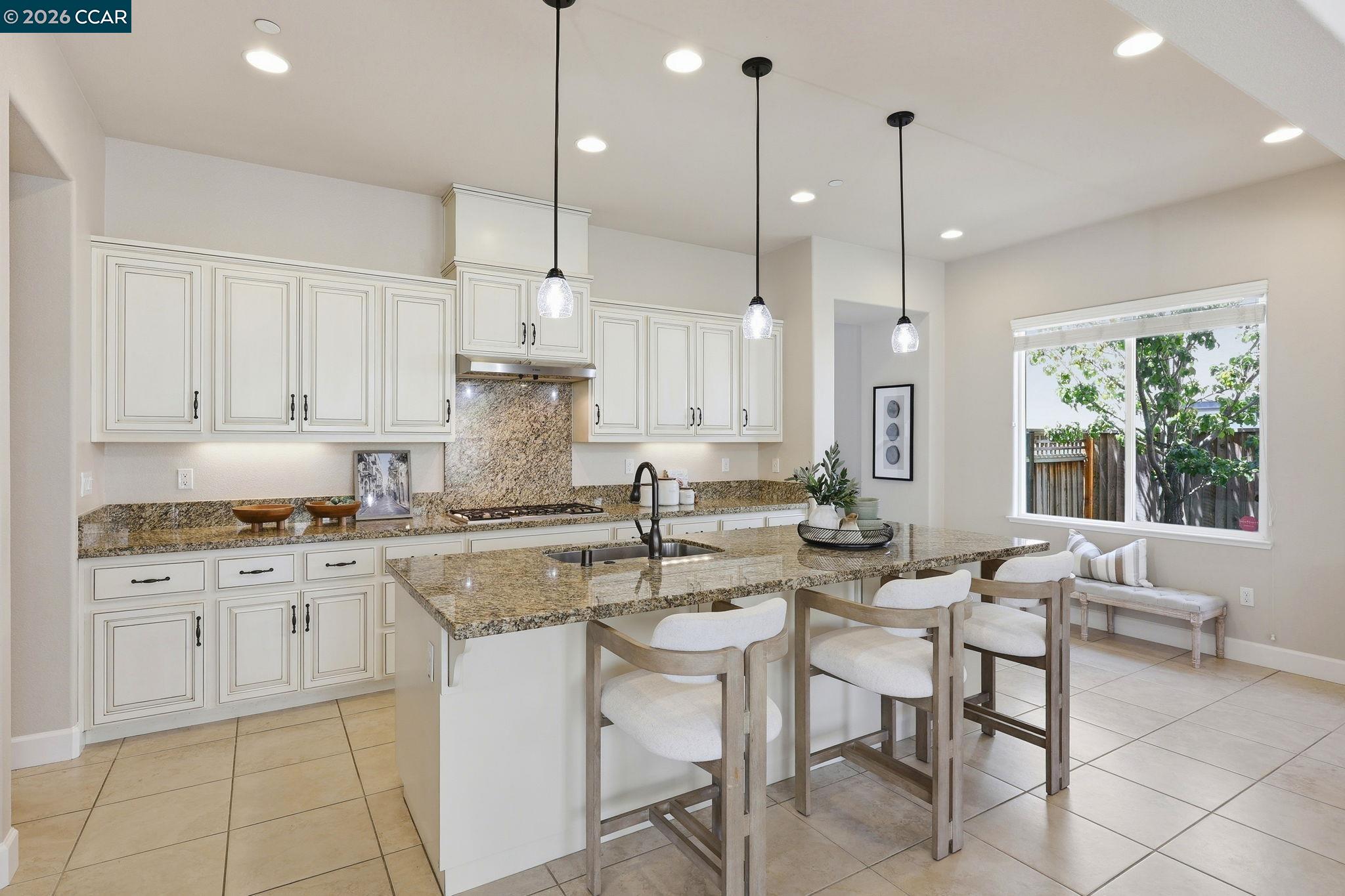4658 Valley Vista Dr