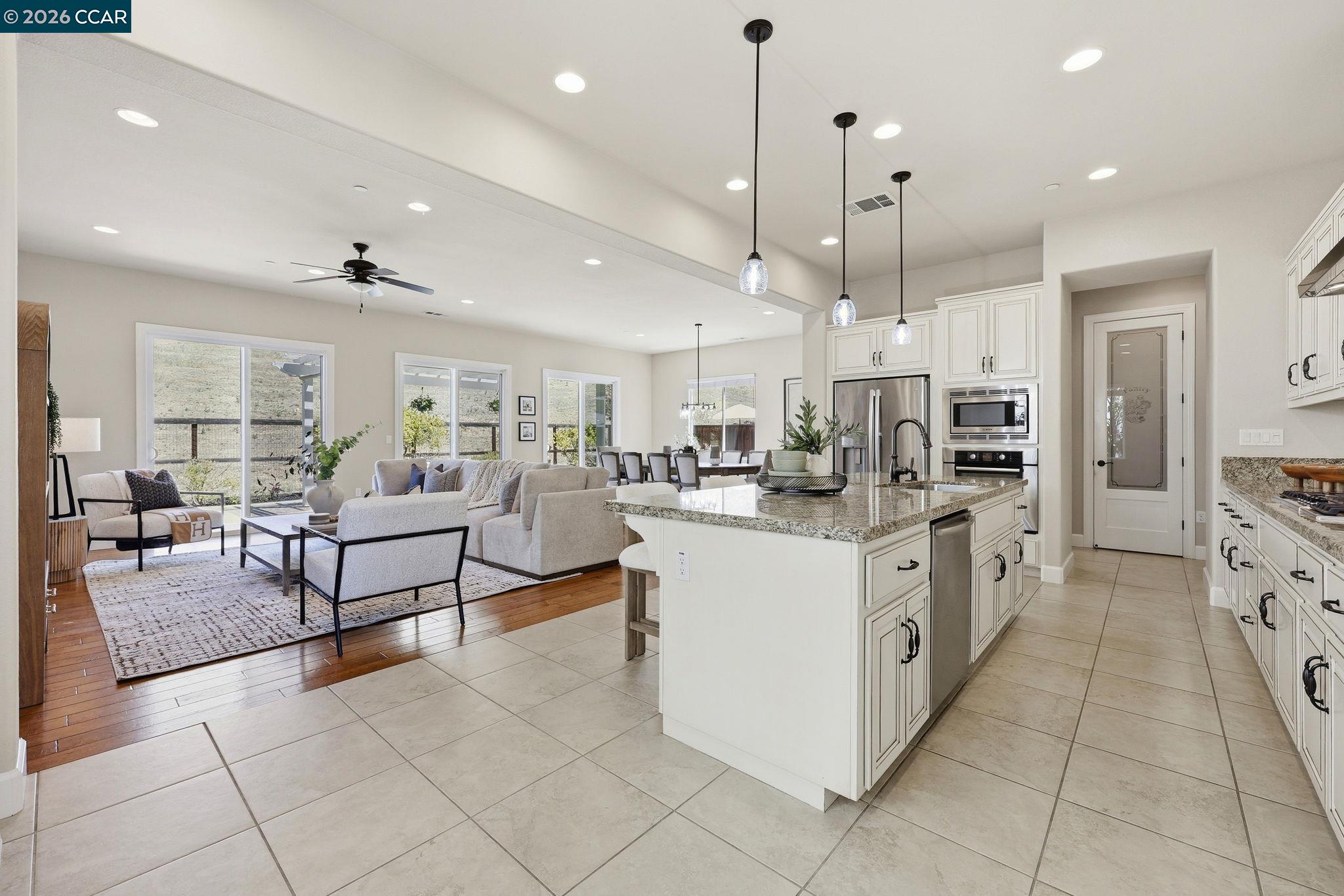 4658 Valley Vista Dr