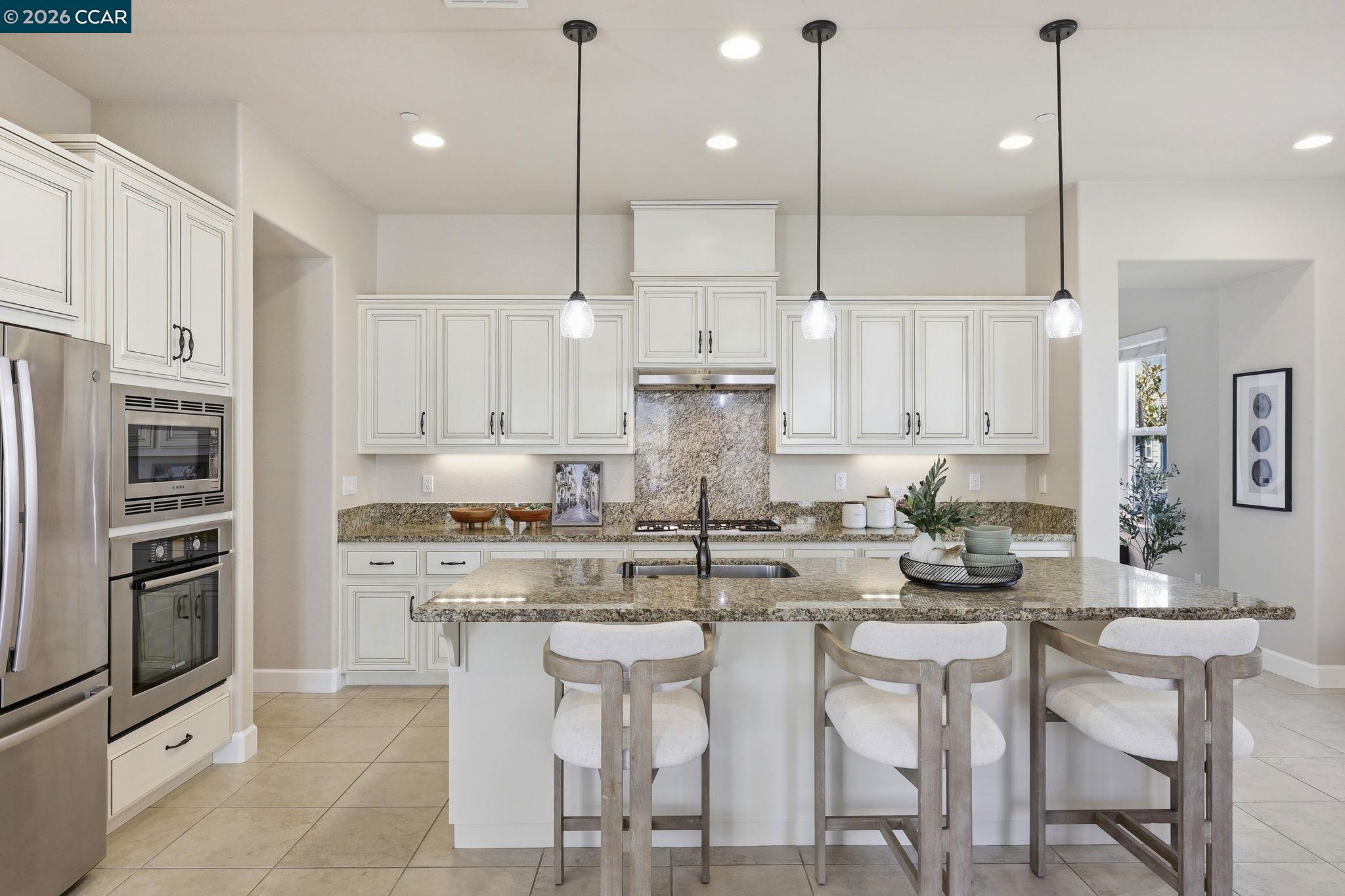 4658 Valley Vista Dr