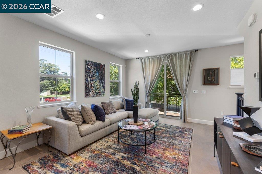 1894 Enclave Pl