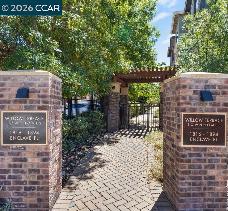1894 Enclave Pl