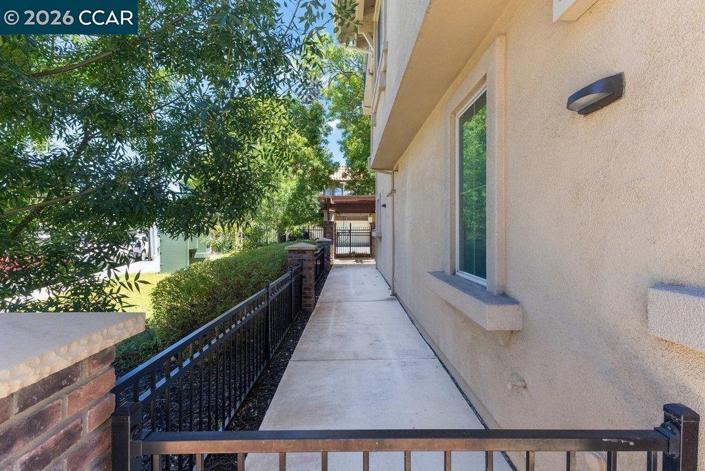 1894 Enclave Pl