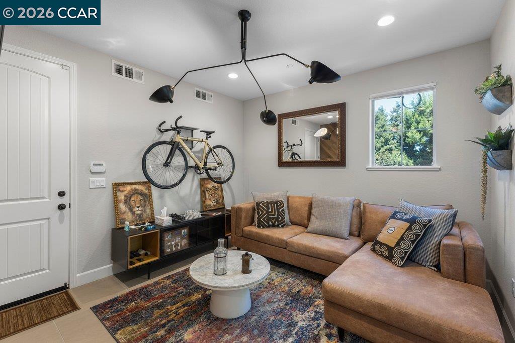 1894 Enclave Pl