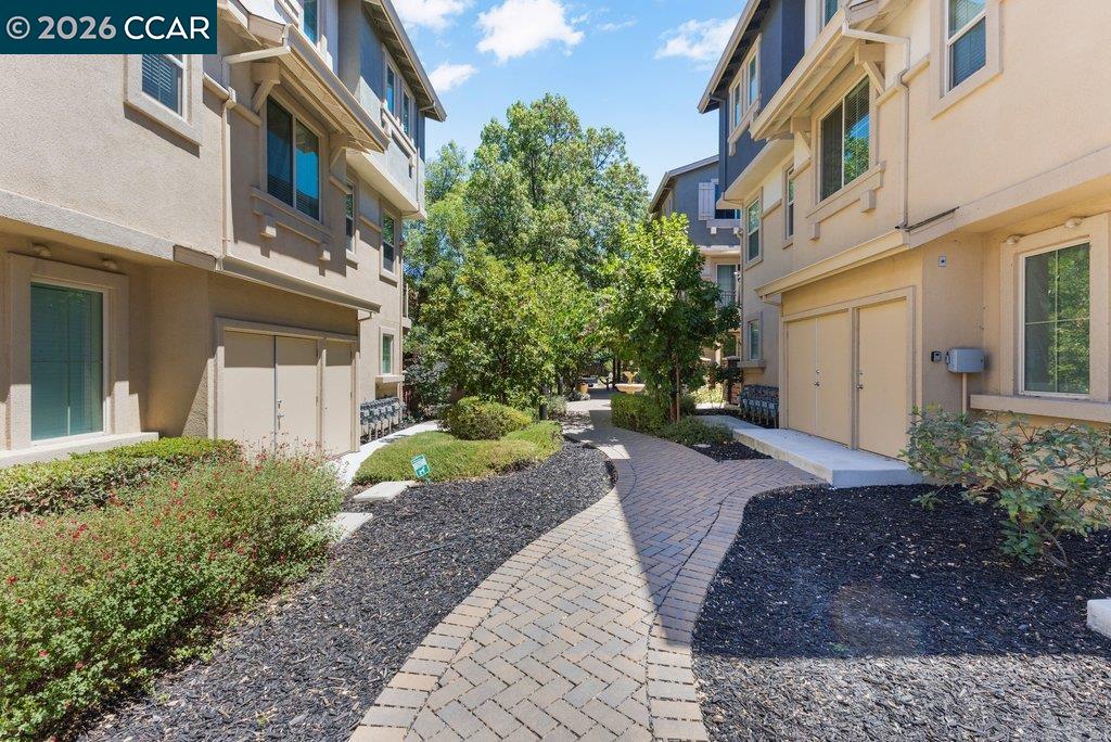 1894 Enclave Pl