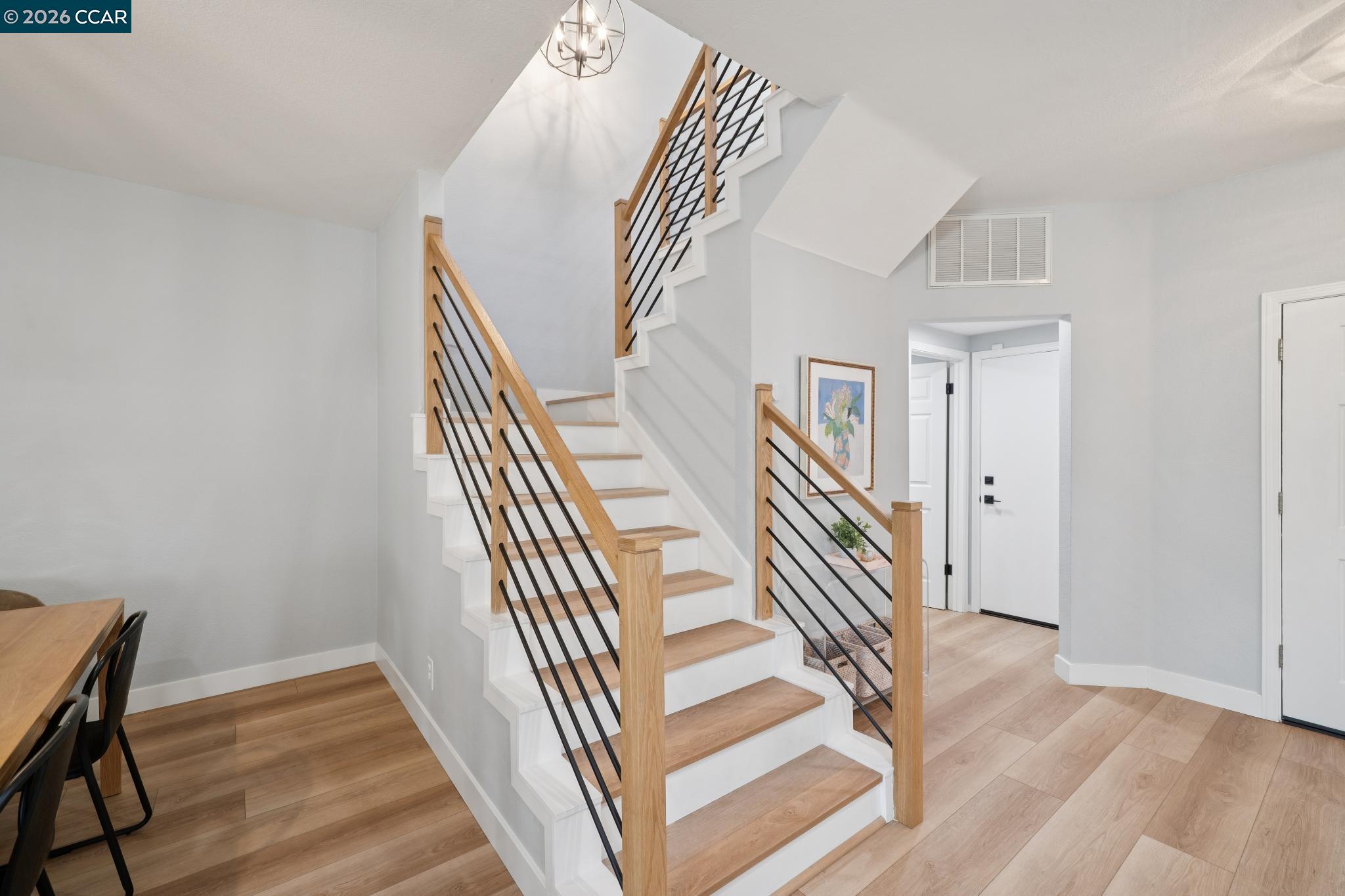 921 Arrowhead Ter