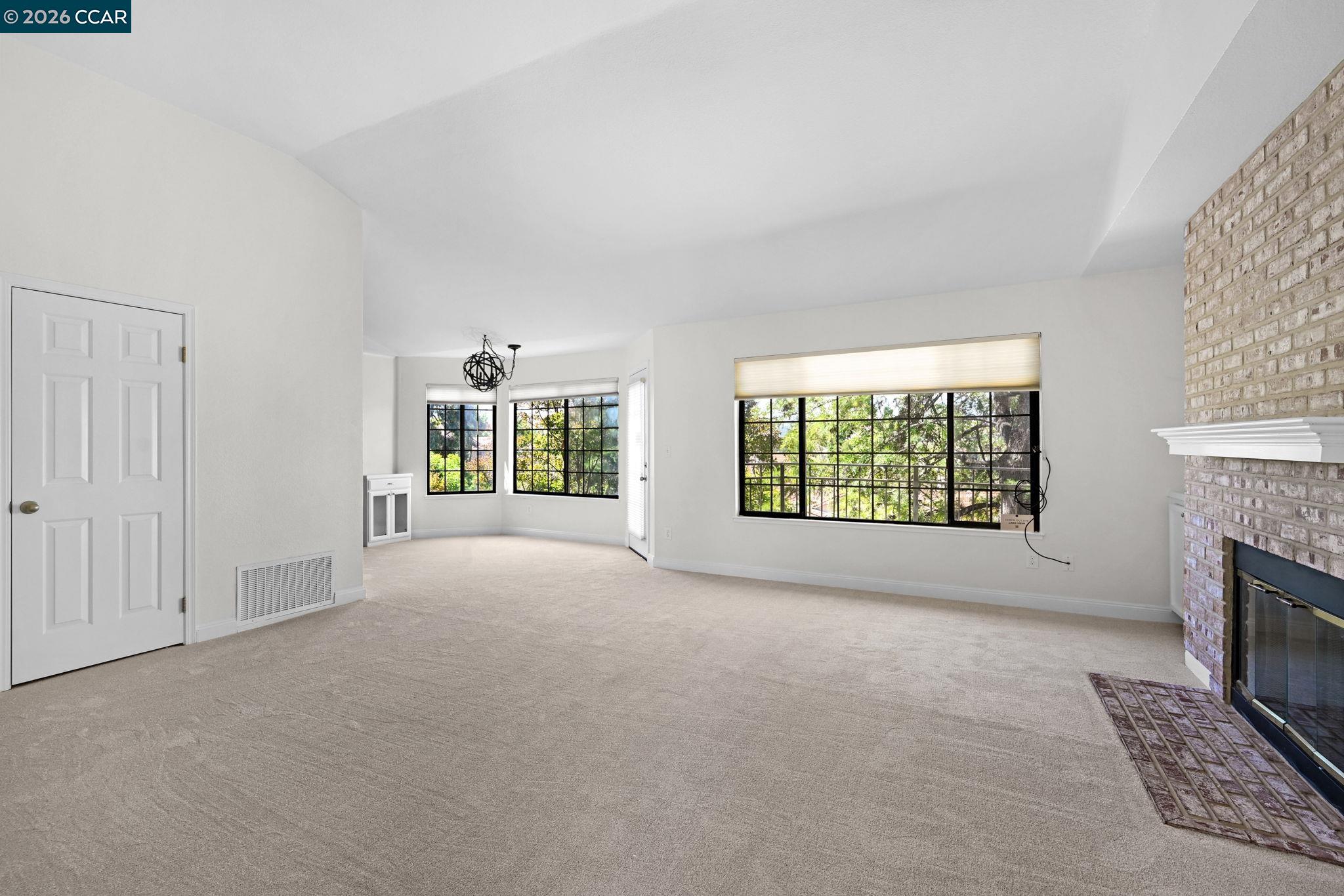 5012 Lakeview Dr. #201