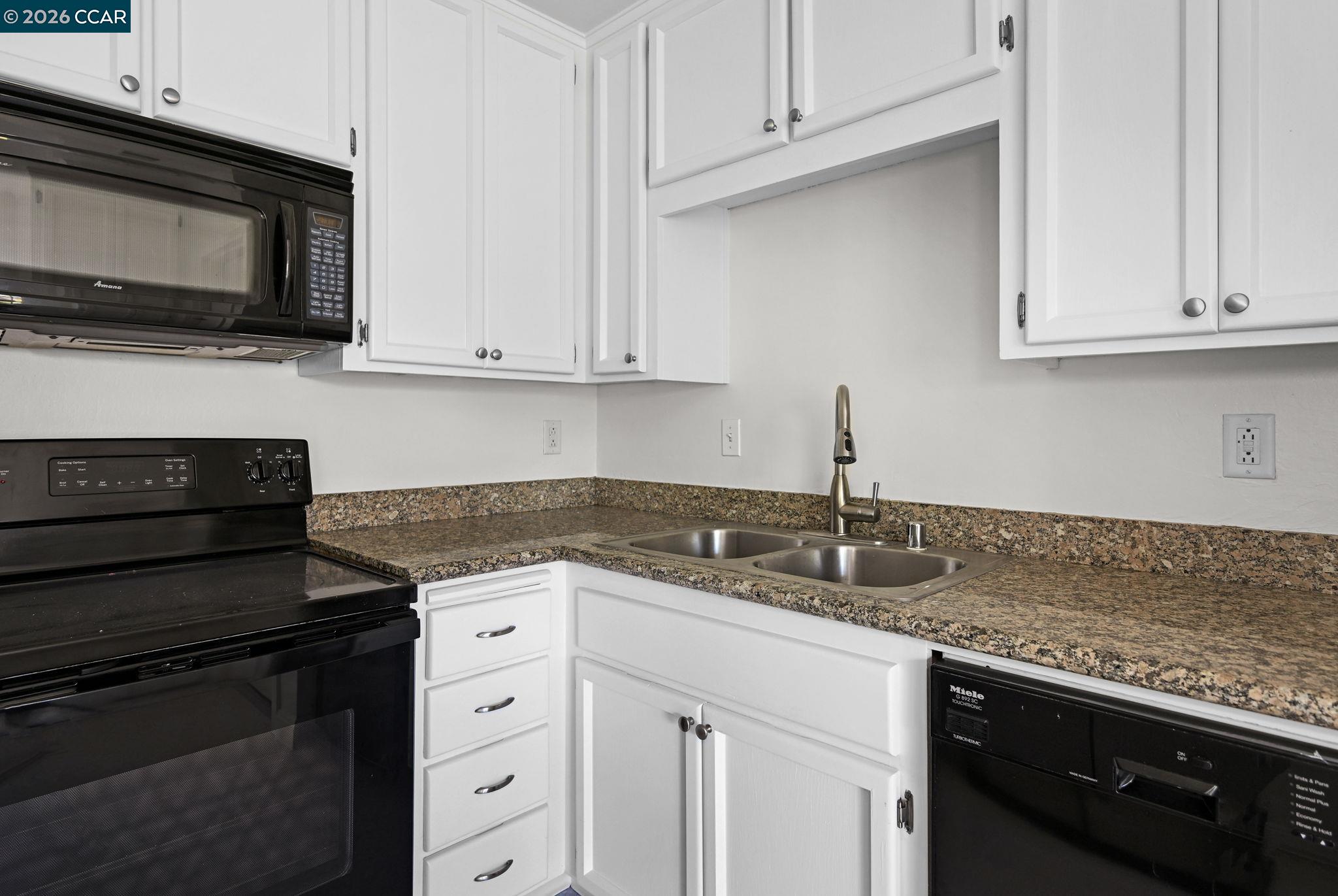 5012 Lakeview Dr. #201