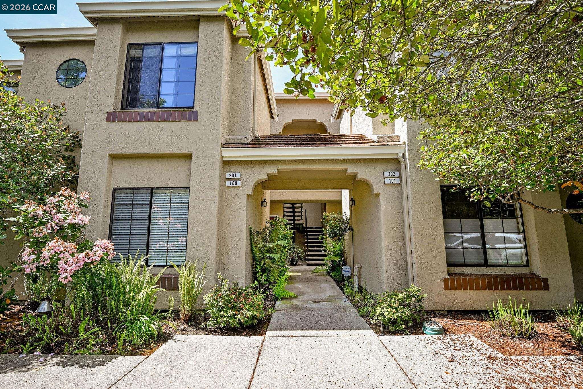 5012 Lakeview Dr. #201