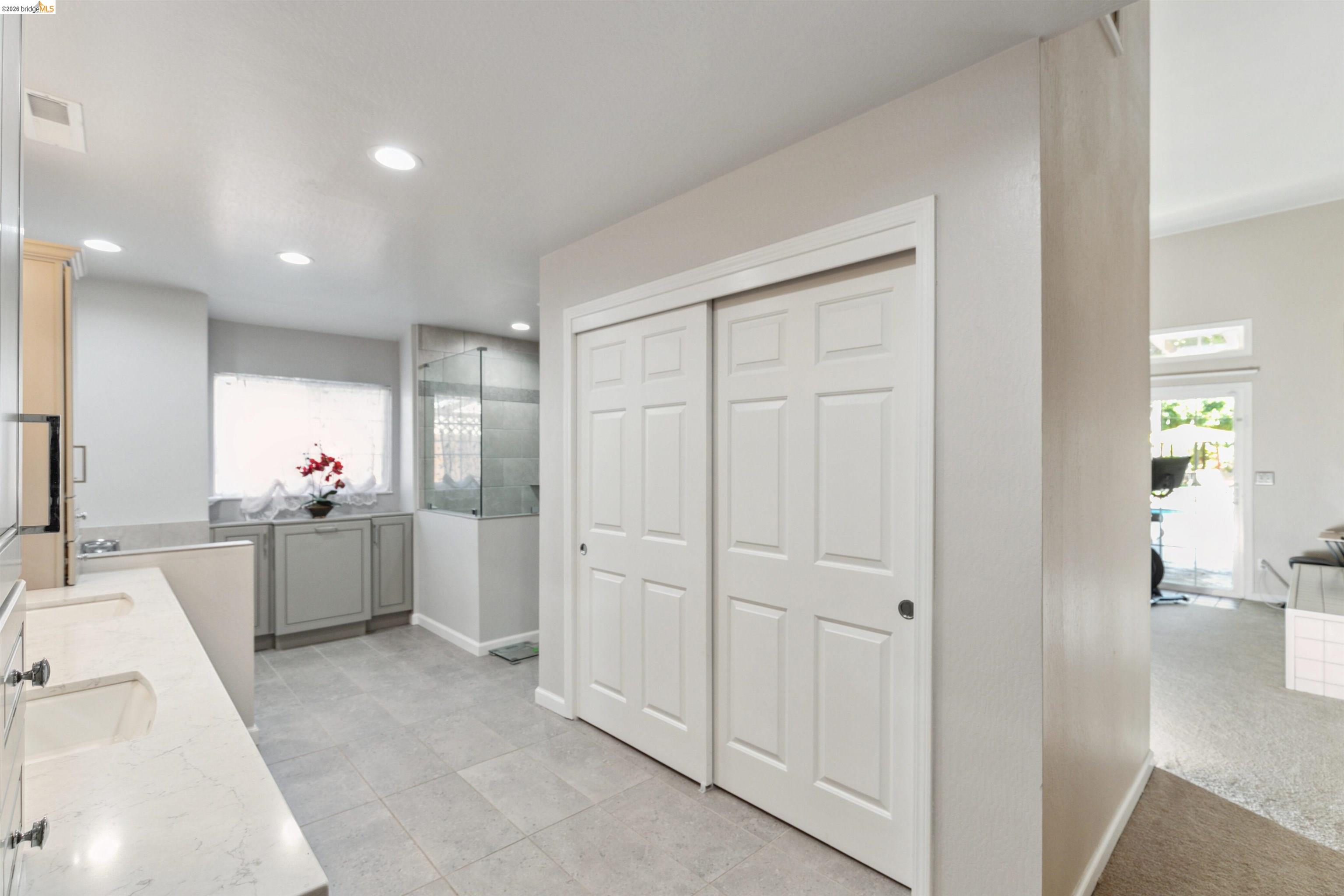 105 W Bolton Rd