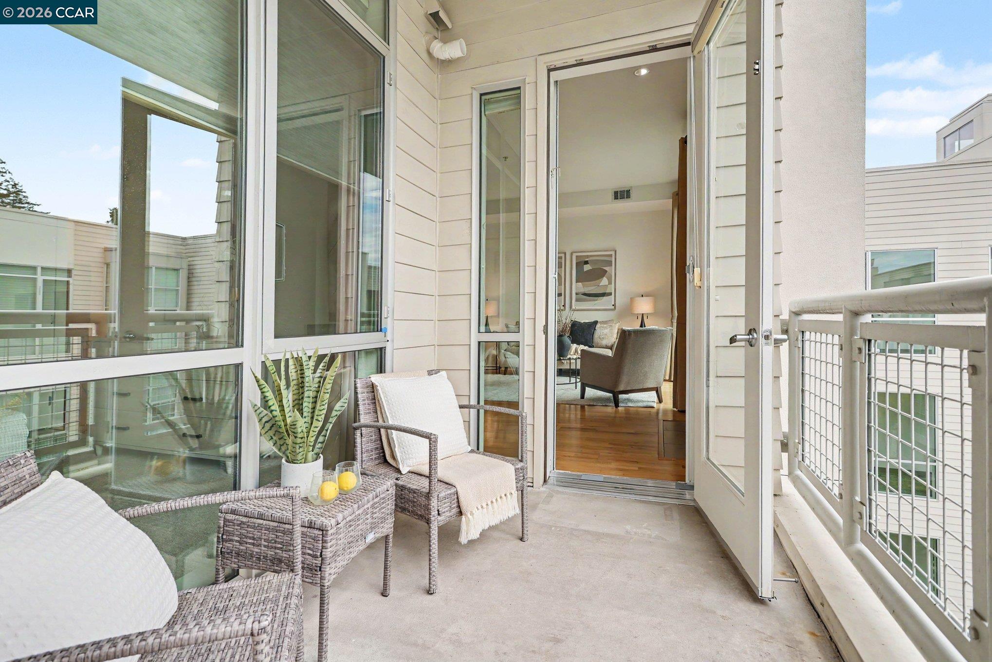 1655 N California Blvd. # 418