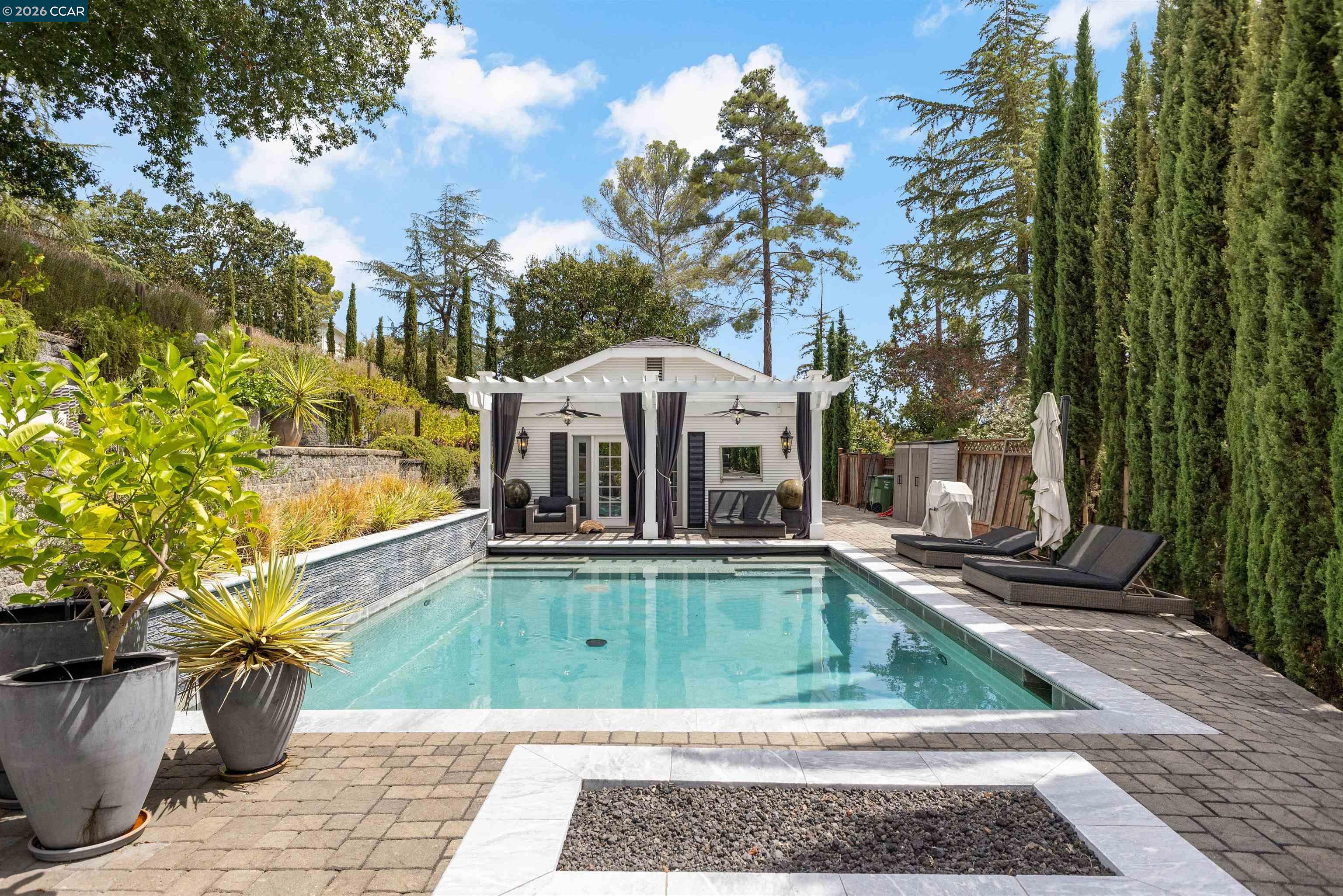 950 Country Lane