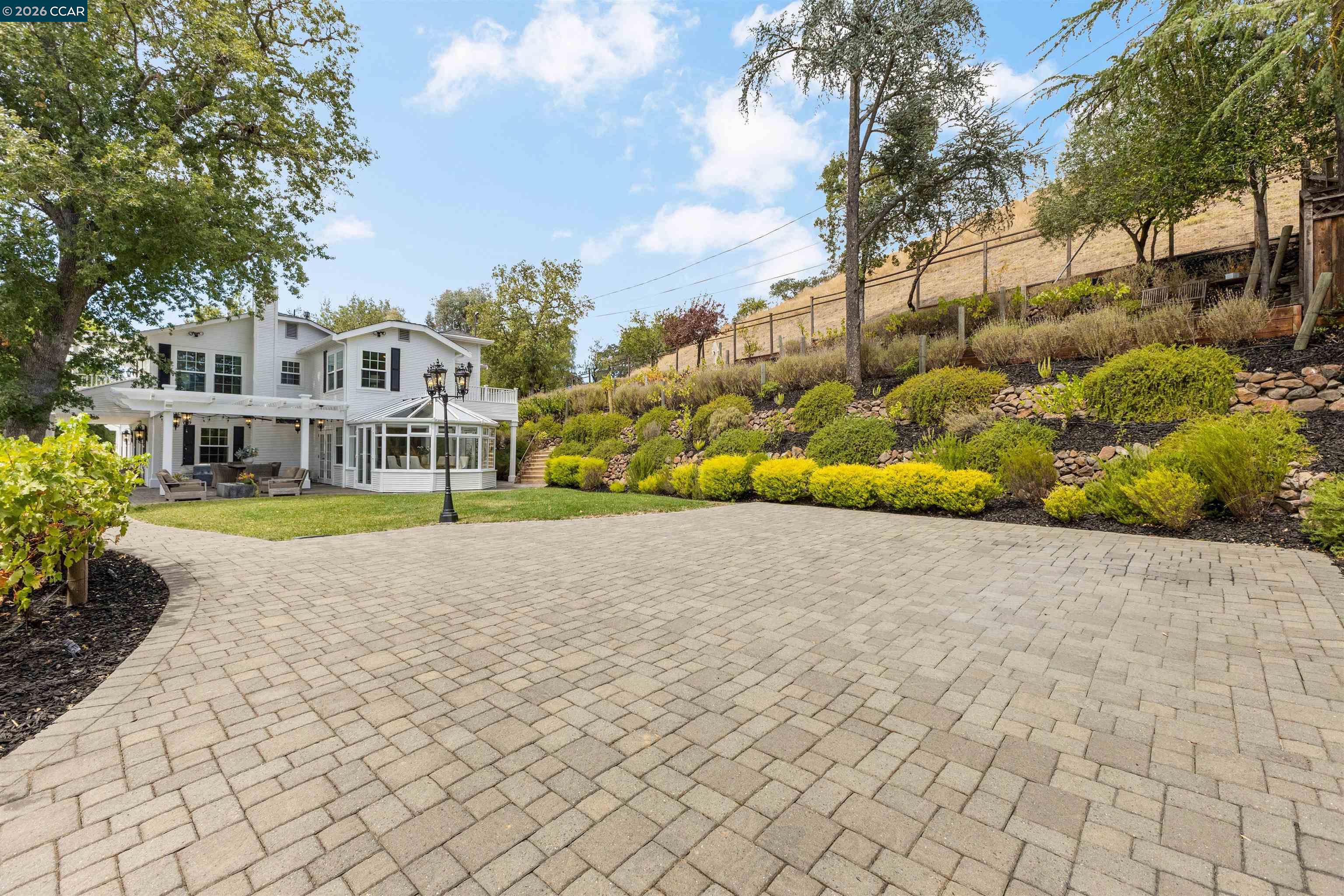 950 Country Lane