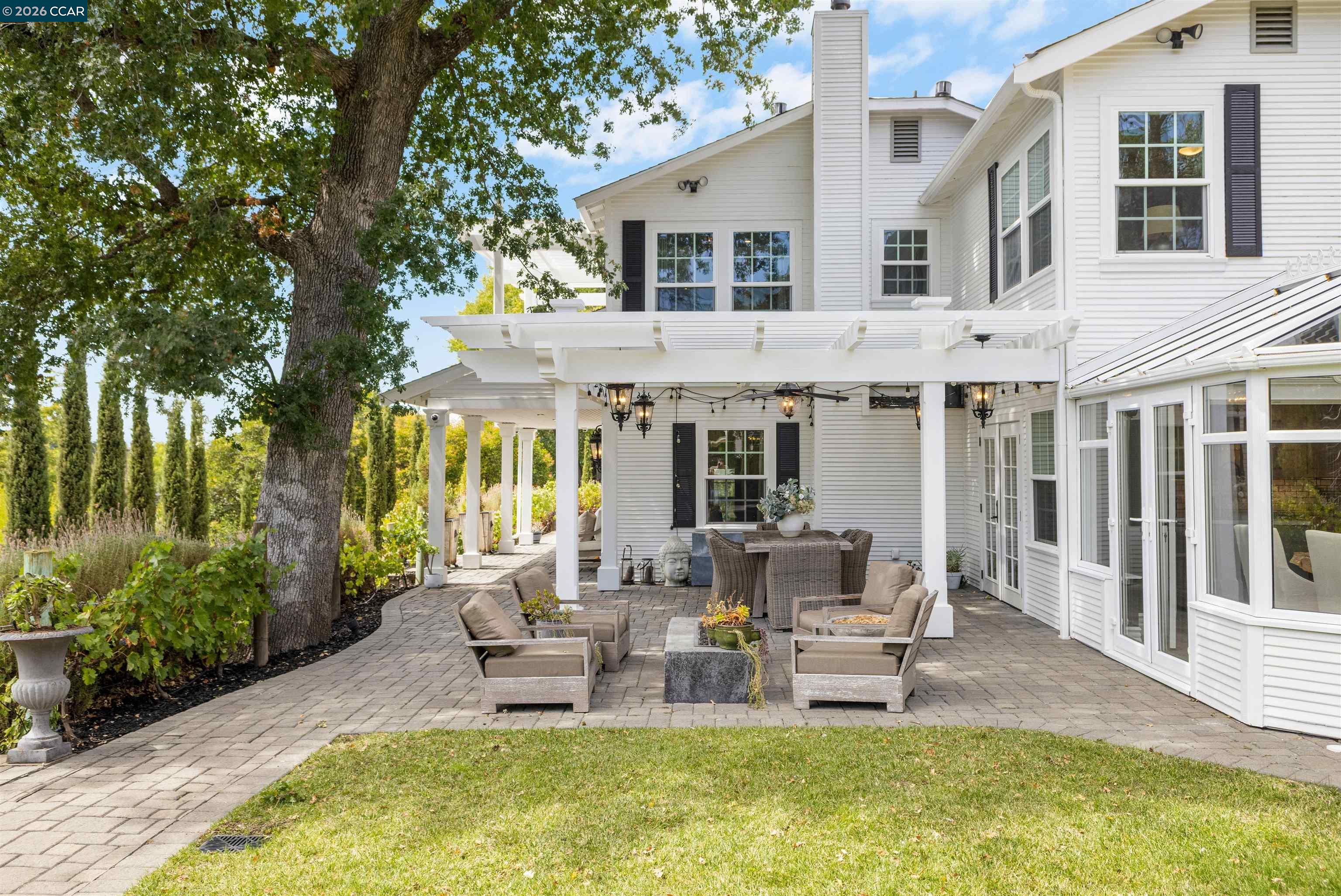 950 Country Lane