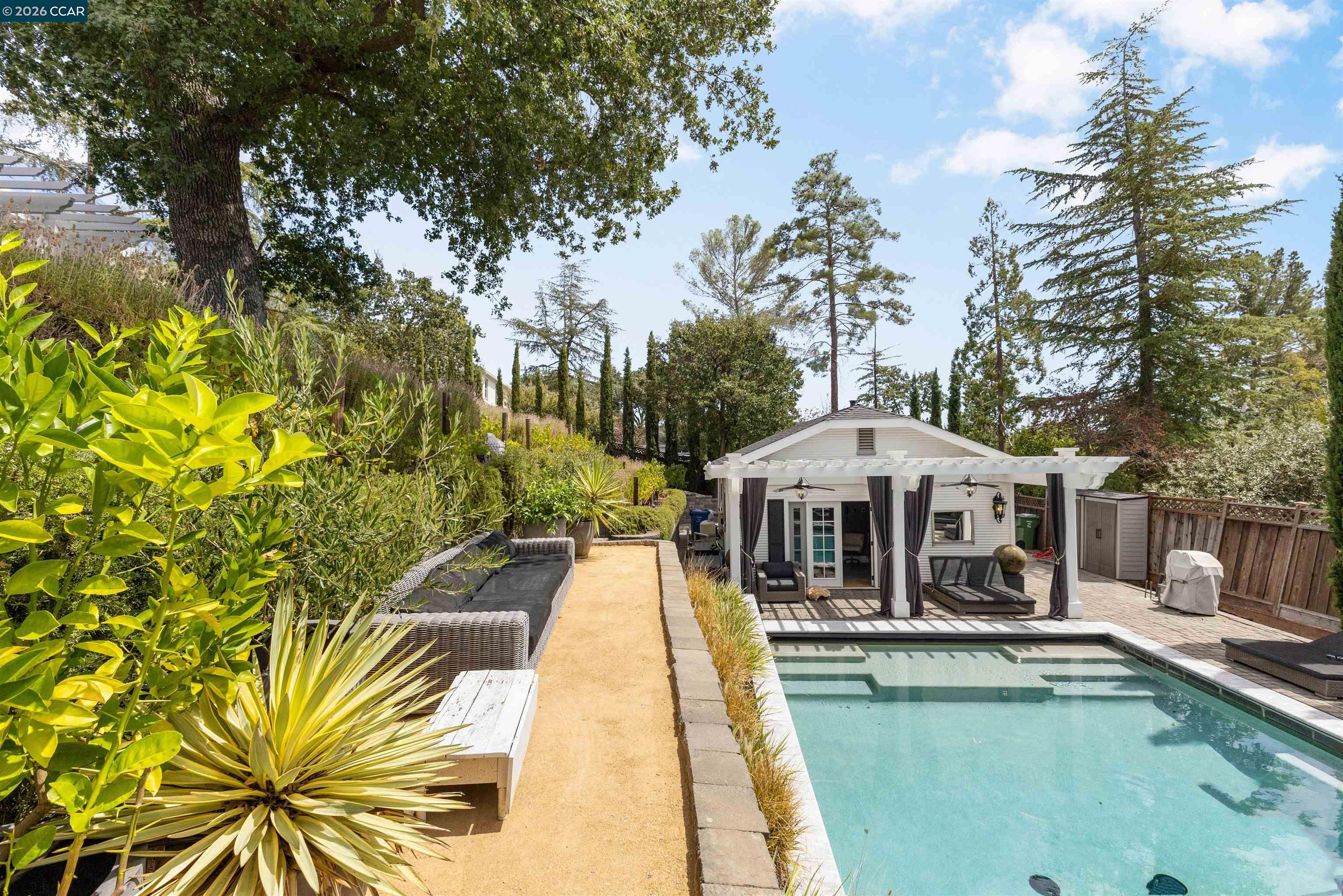 950 Country Lane