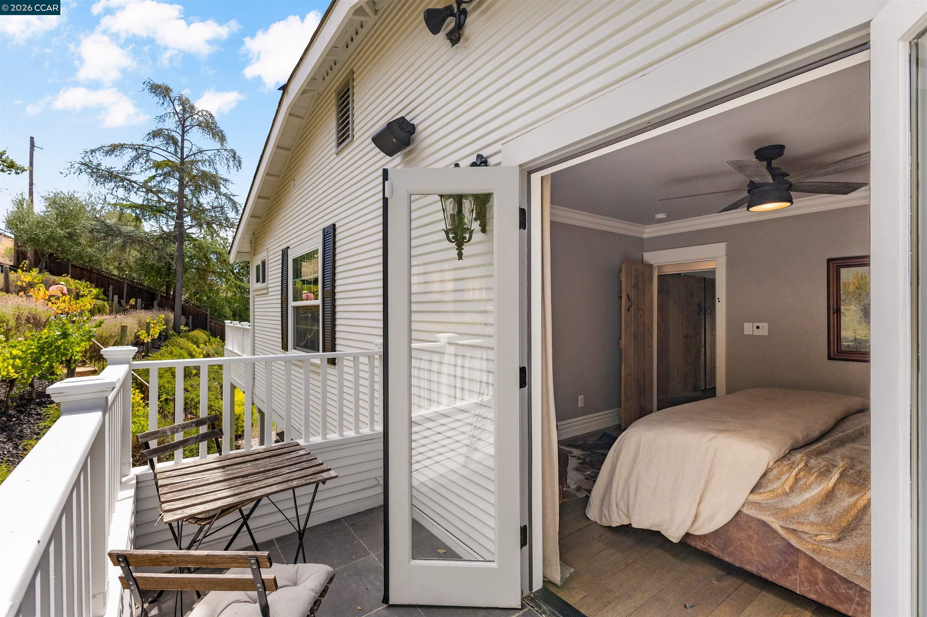 950 Country Lane