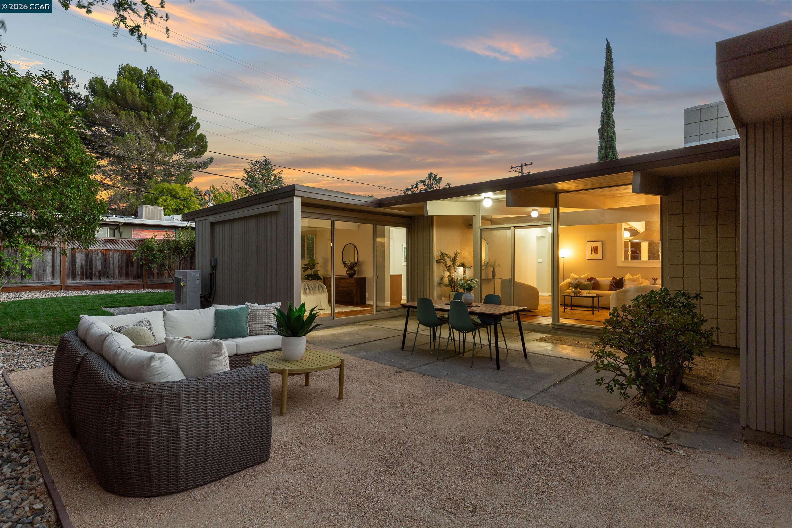 247 Los Cerros Ave