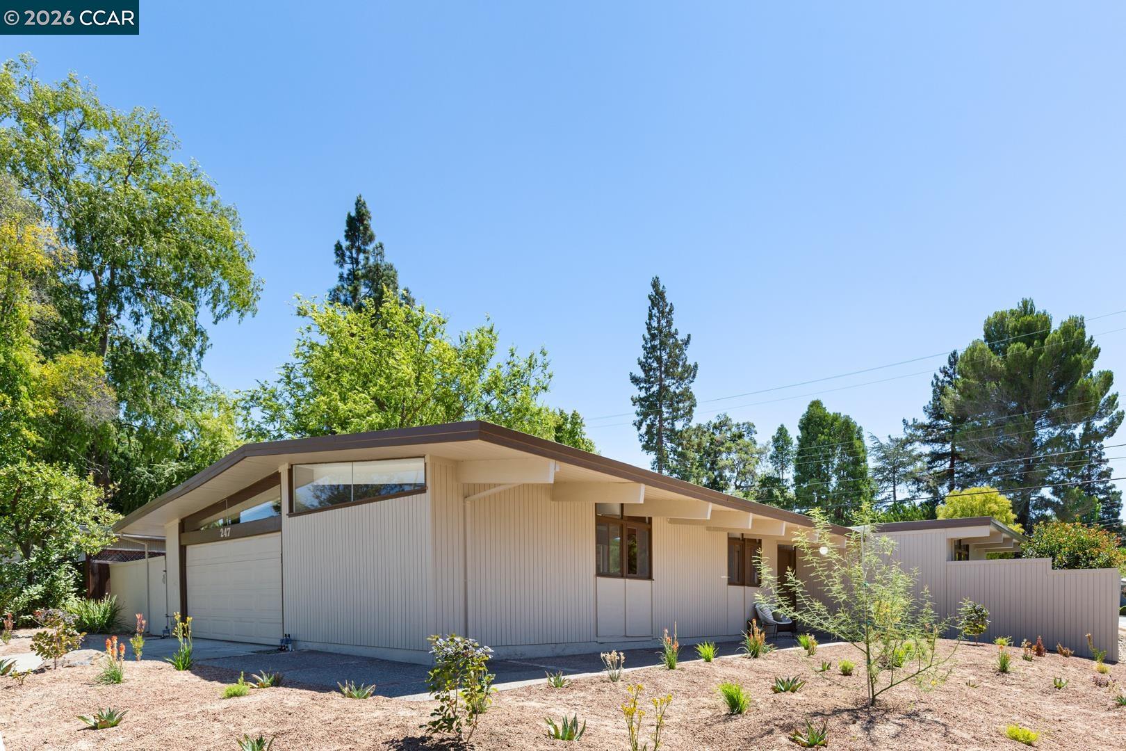 247 Los Cerros Ave