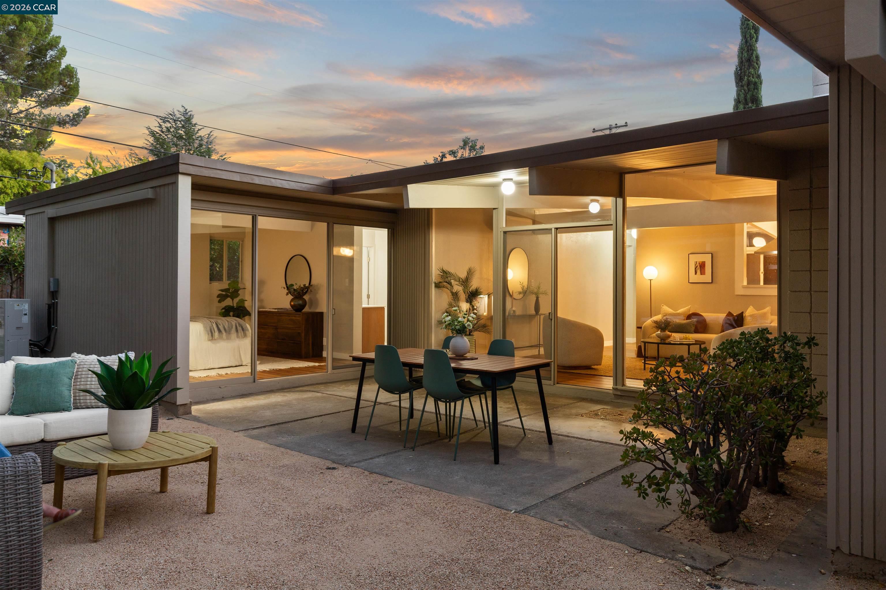 247 Los Cerros Ave