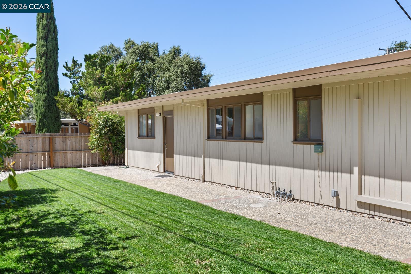 247 Los Cerros Ave