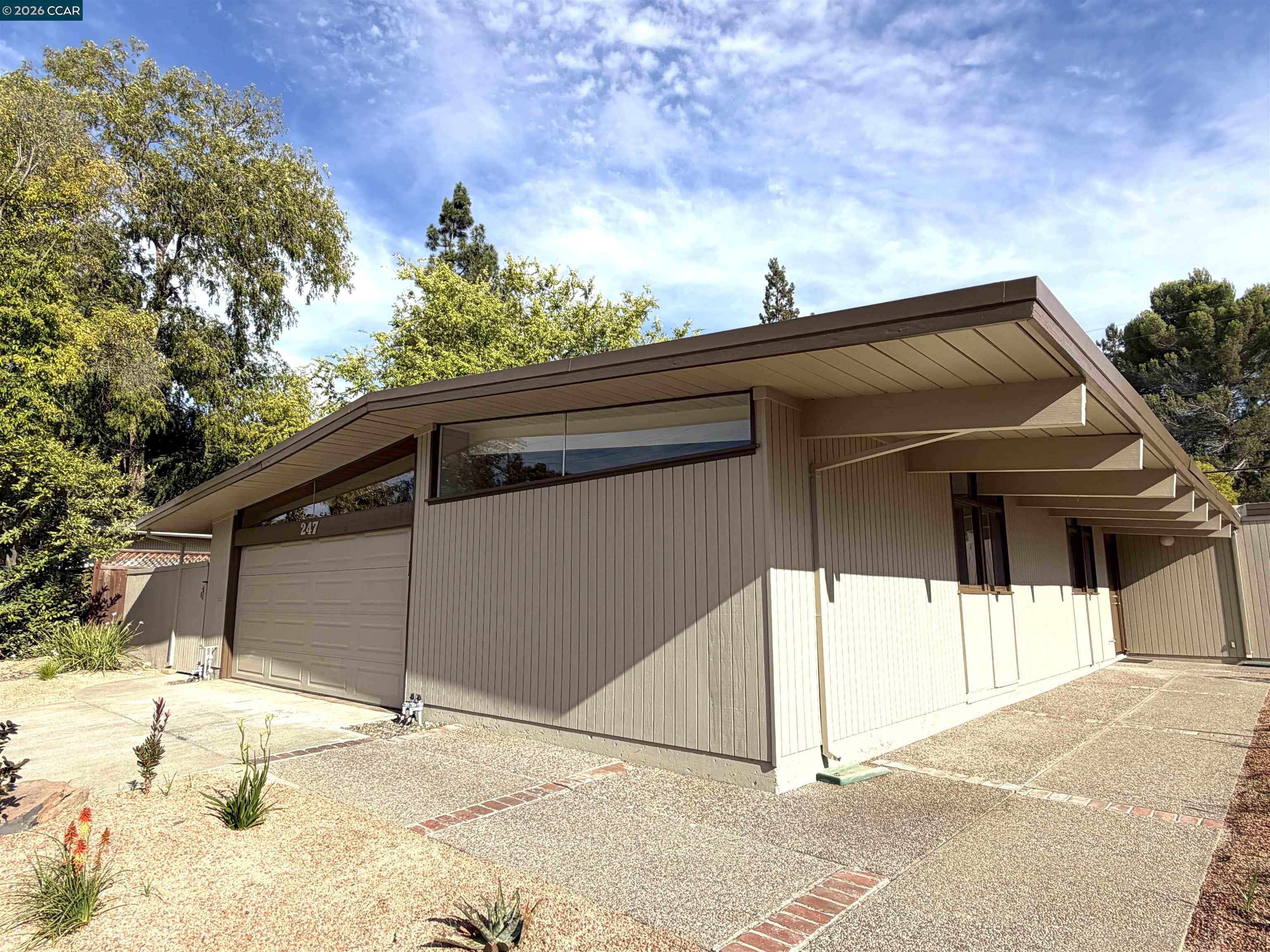 247 Los Cerros Ave