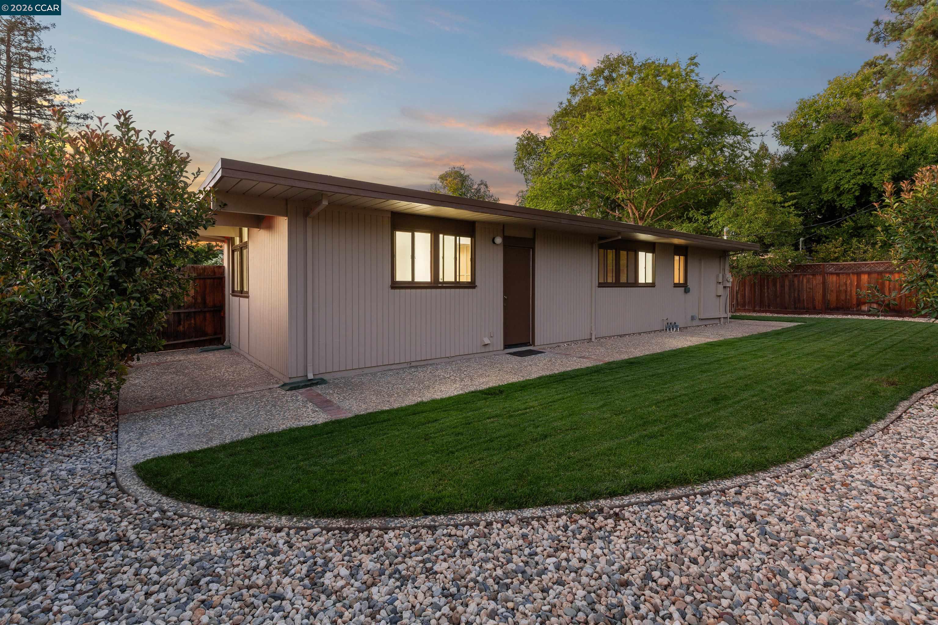 247 Los Cerros Ave