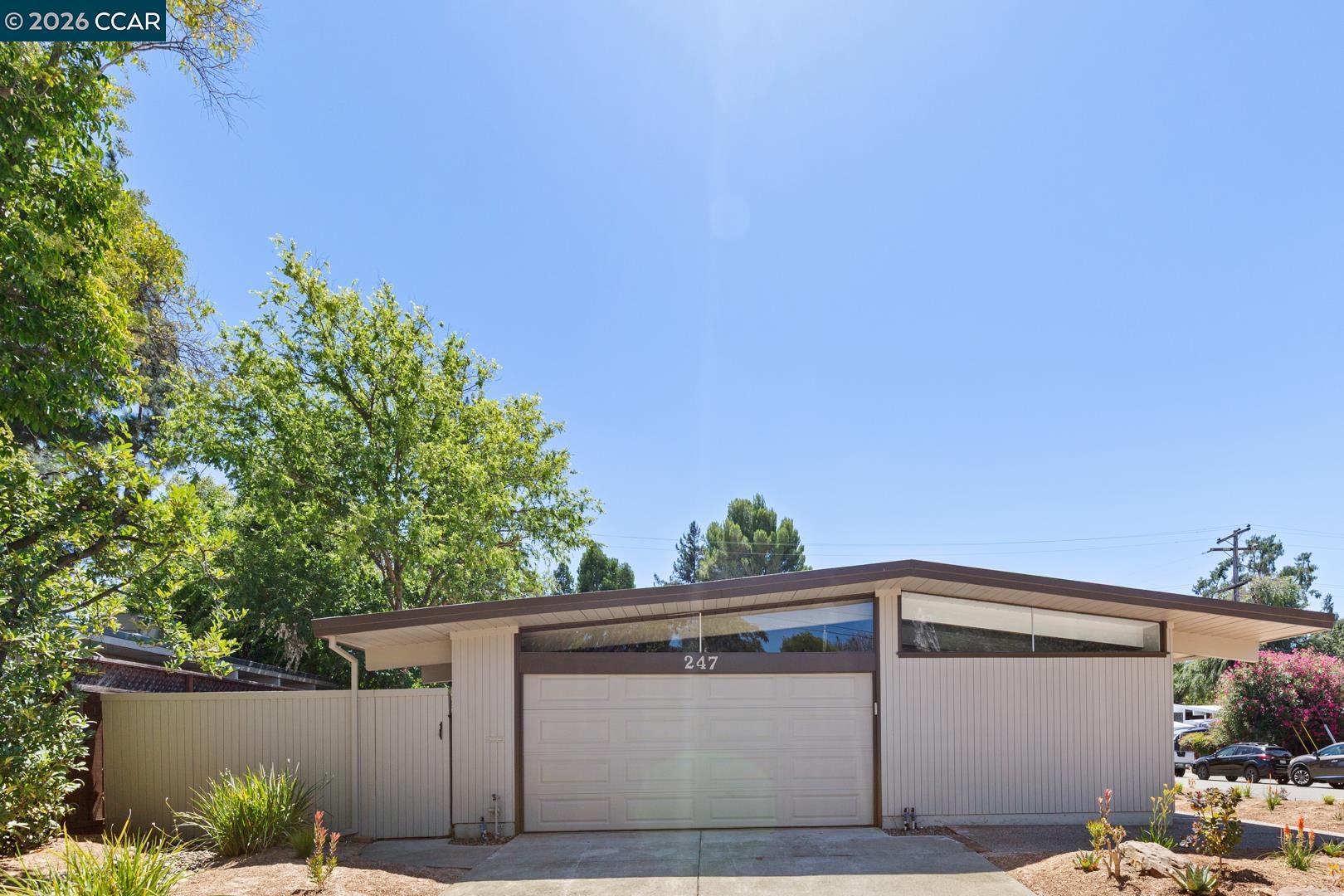 247 Los Cerros Ave