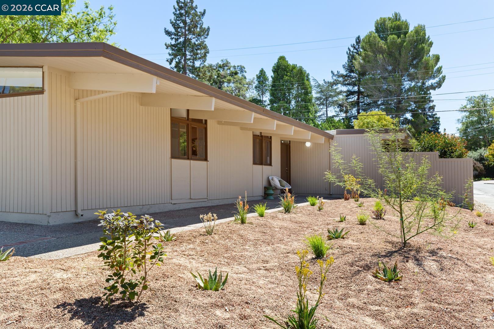 247 Los Cerros Ave