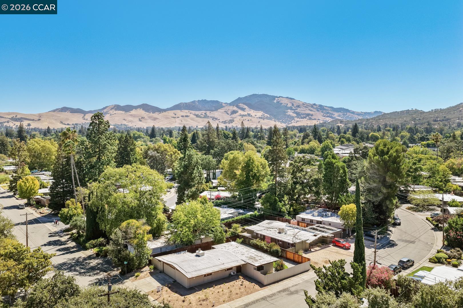 247 Los Cerros Ave
