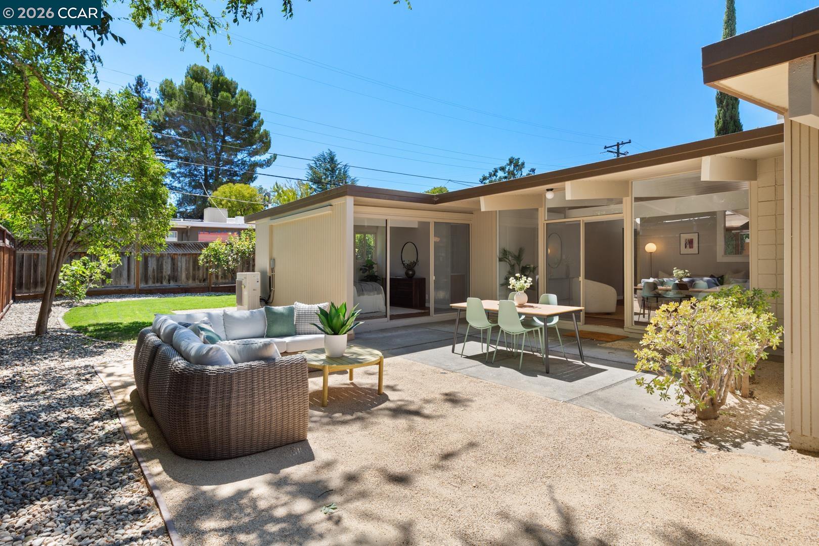 247 Los Cerros Ave