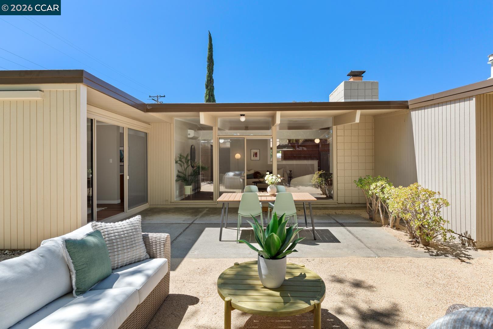 247 Los Cerros Ave