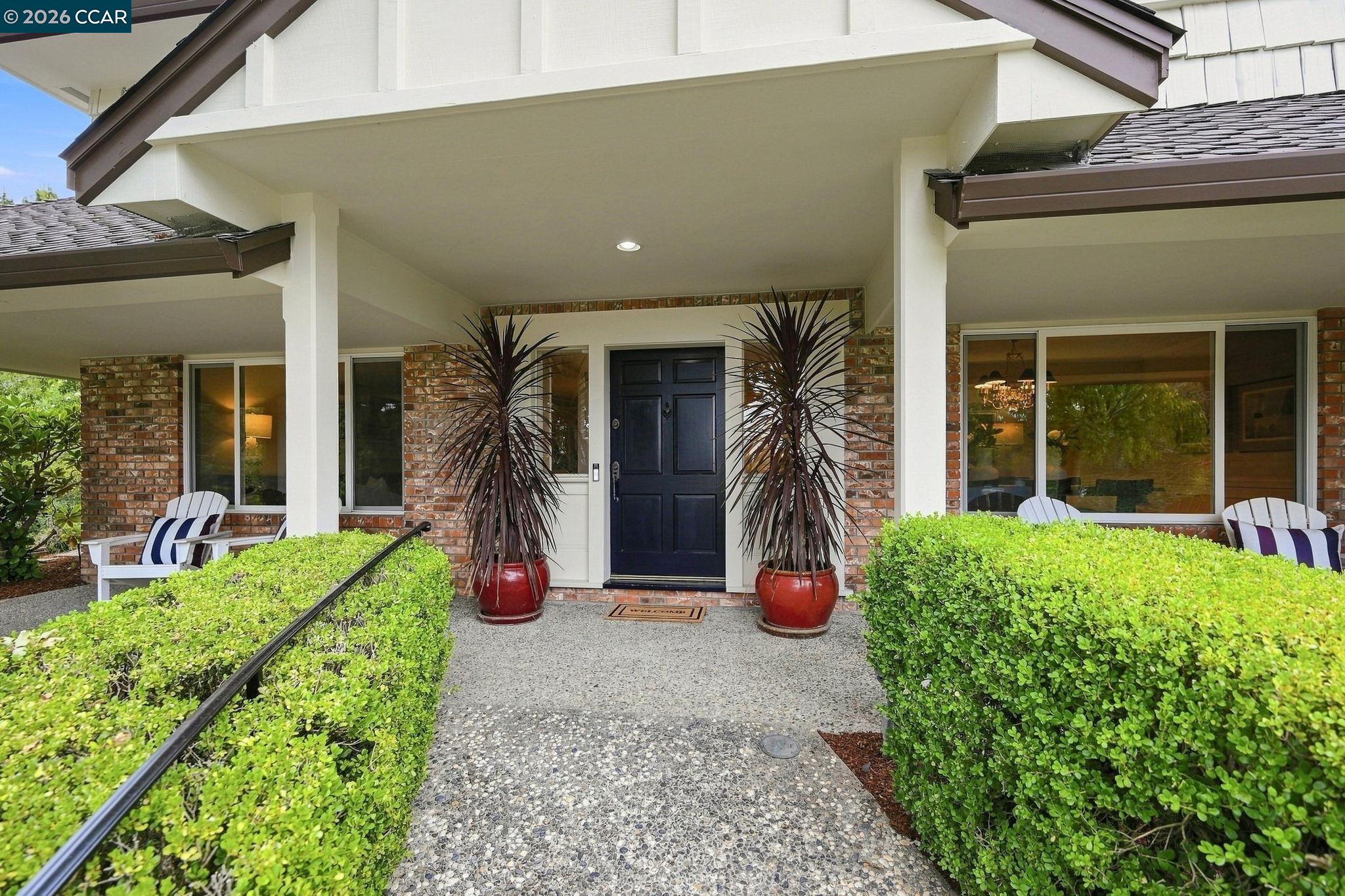 2516 Roundhill Dr