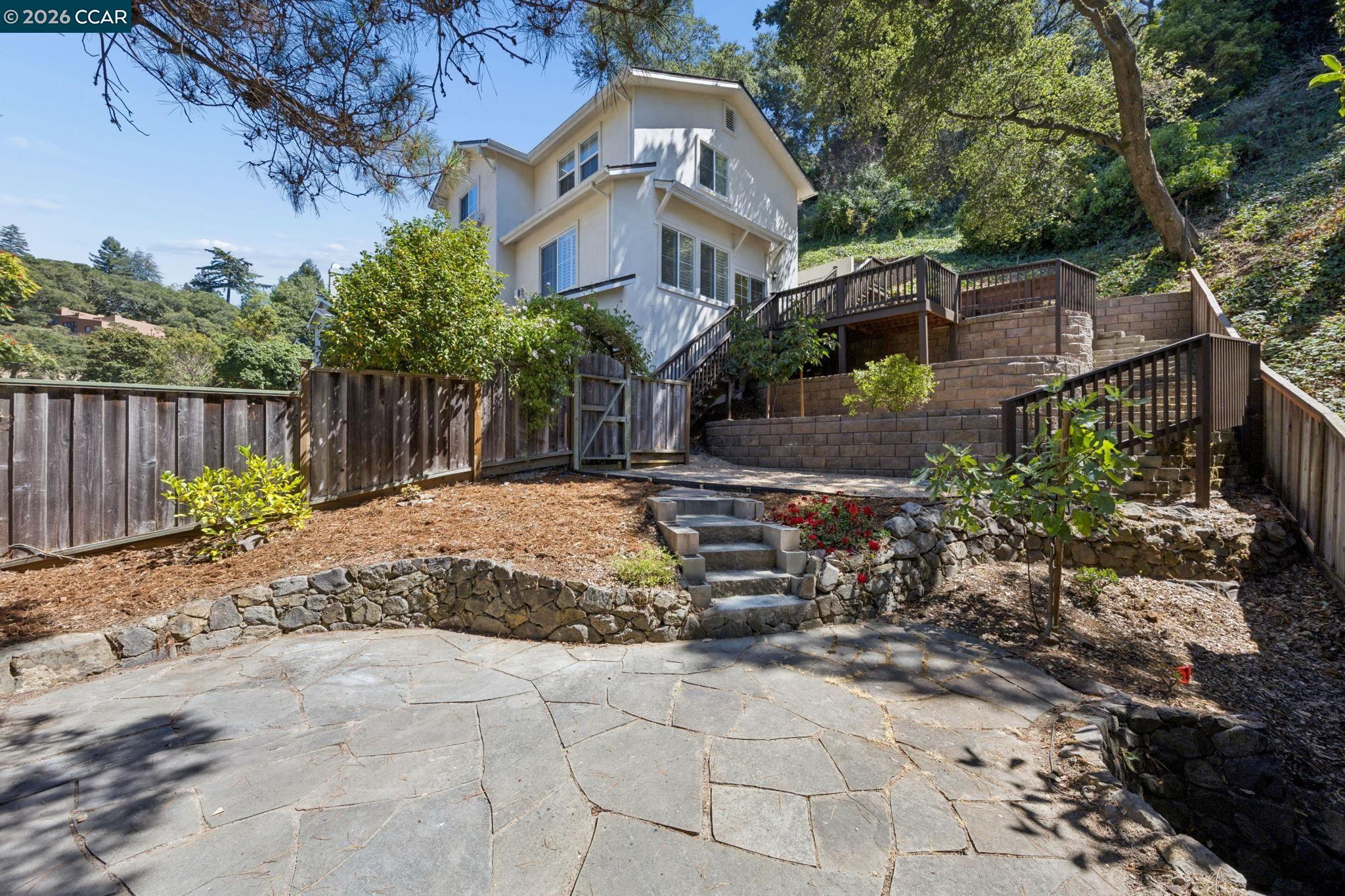 5535 Moraga Ave