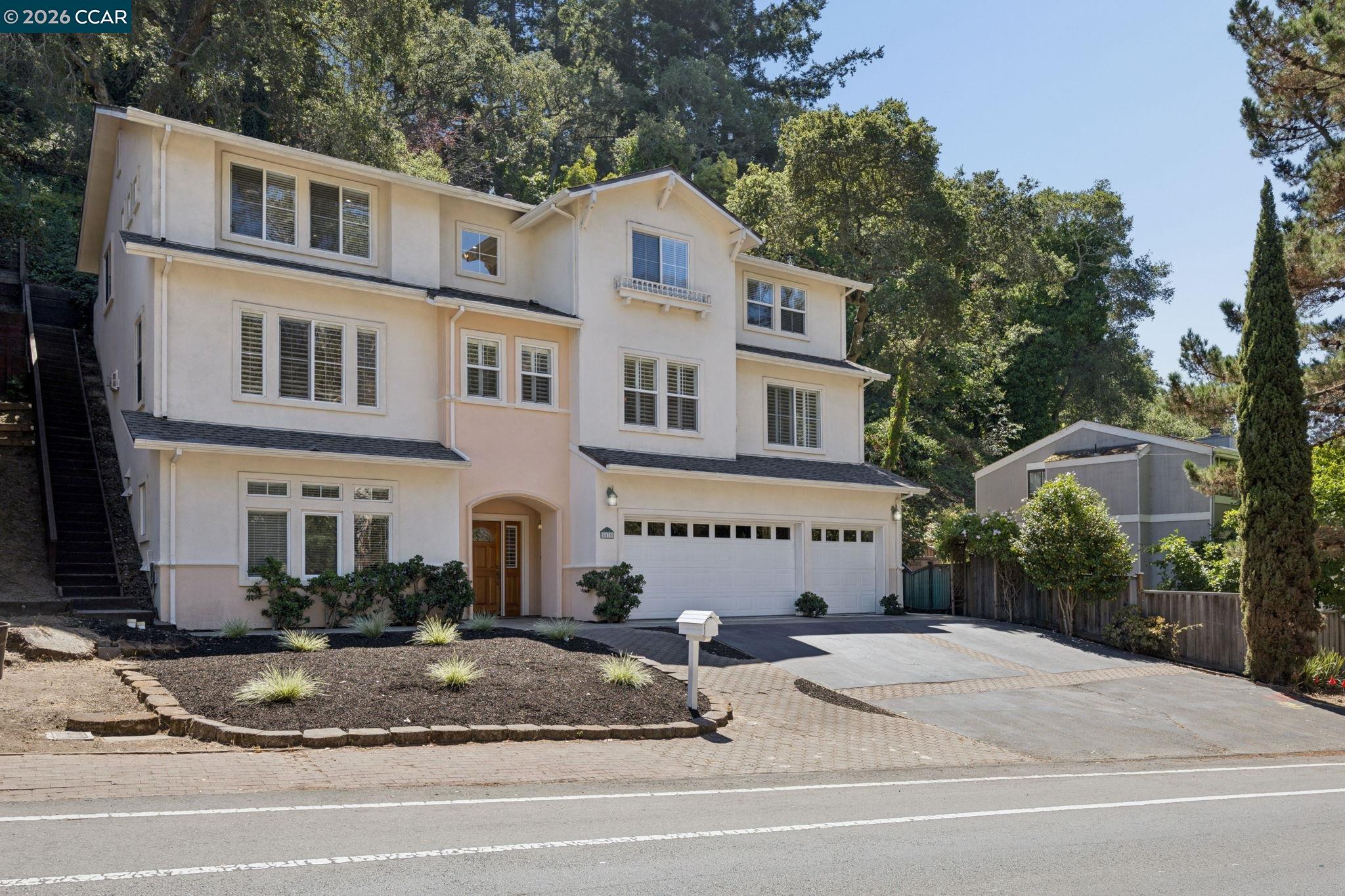 5535 Moraga Ave